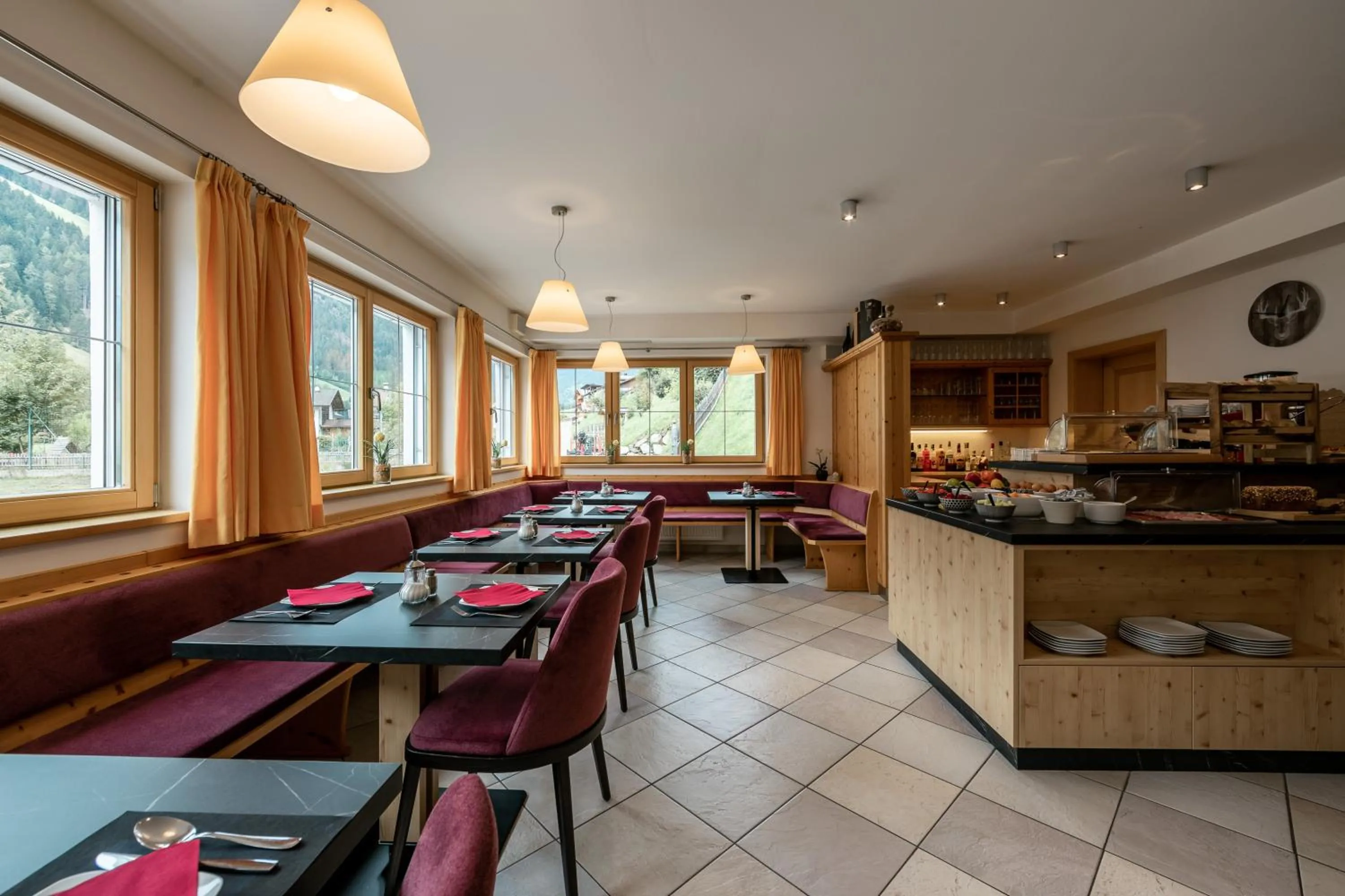 Buffet breakfast in Hotel Appartement Haus Gitschberg