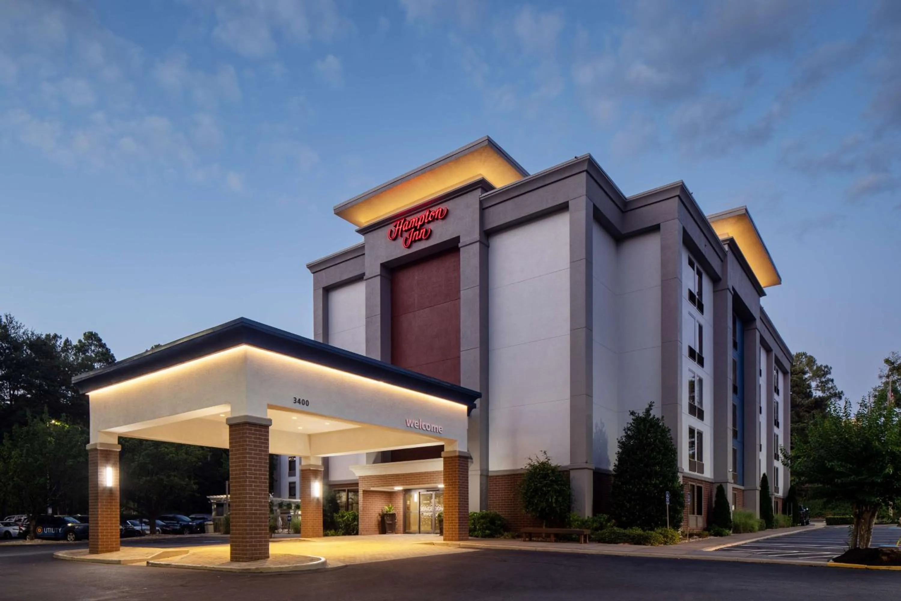 Property building in Hampton Inn Atlanta-Northlake