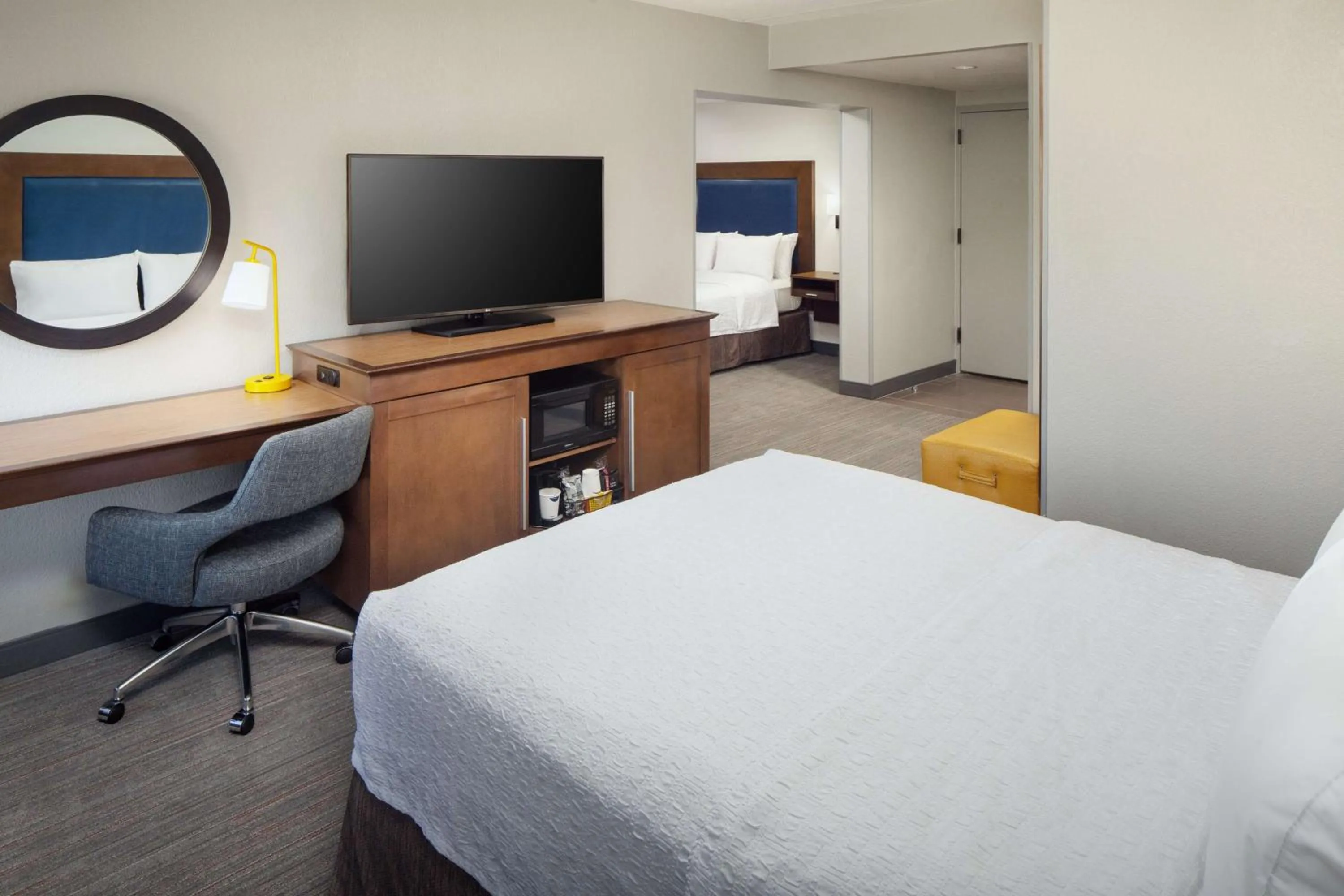 Bedroom, Bed in Hampton Inn Atlanta-Northlake