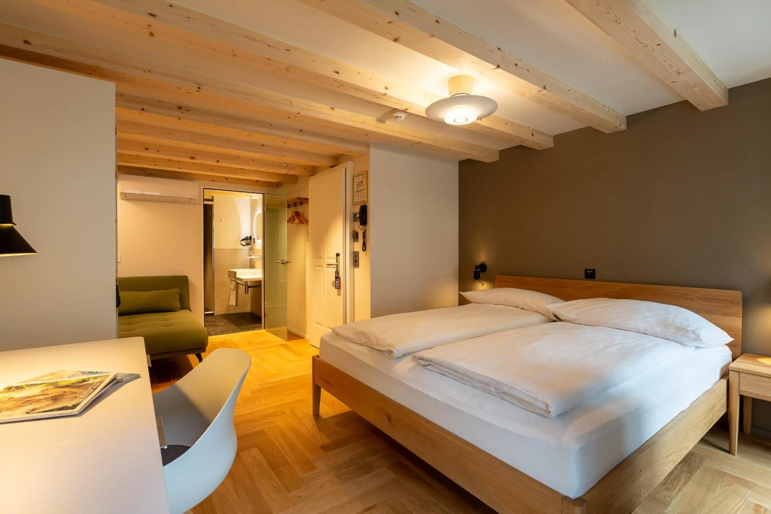 Photo of the whole room in Alplodge