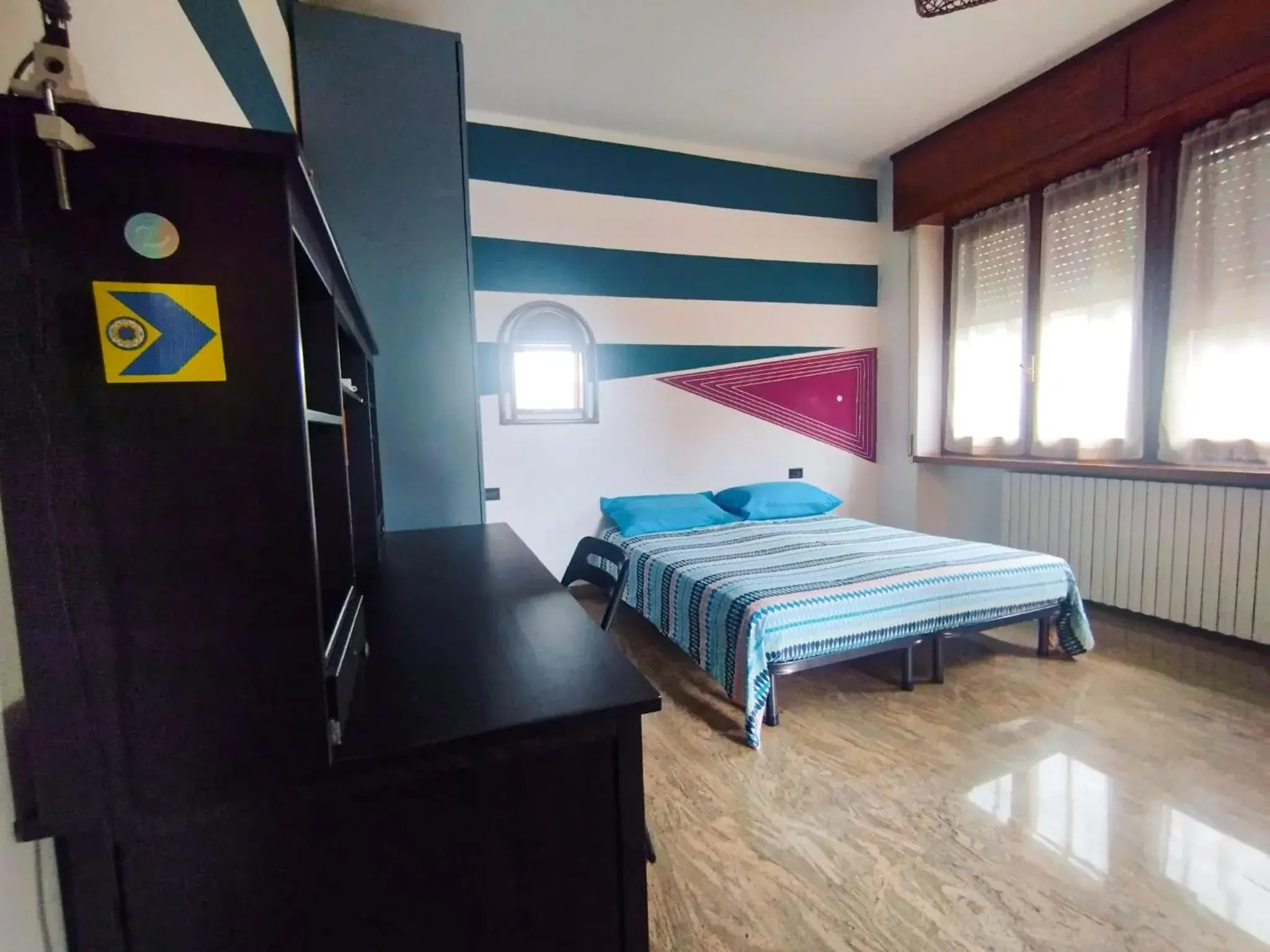 Queen Room - single occupancy in WAOBAB - We are one B&B Queen Room - single occupancy in WAOBAB - We are one B&B