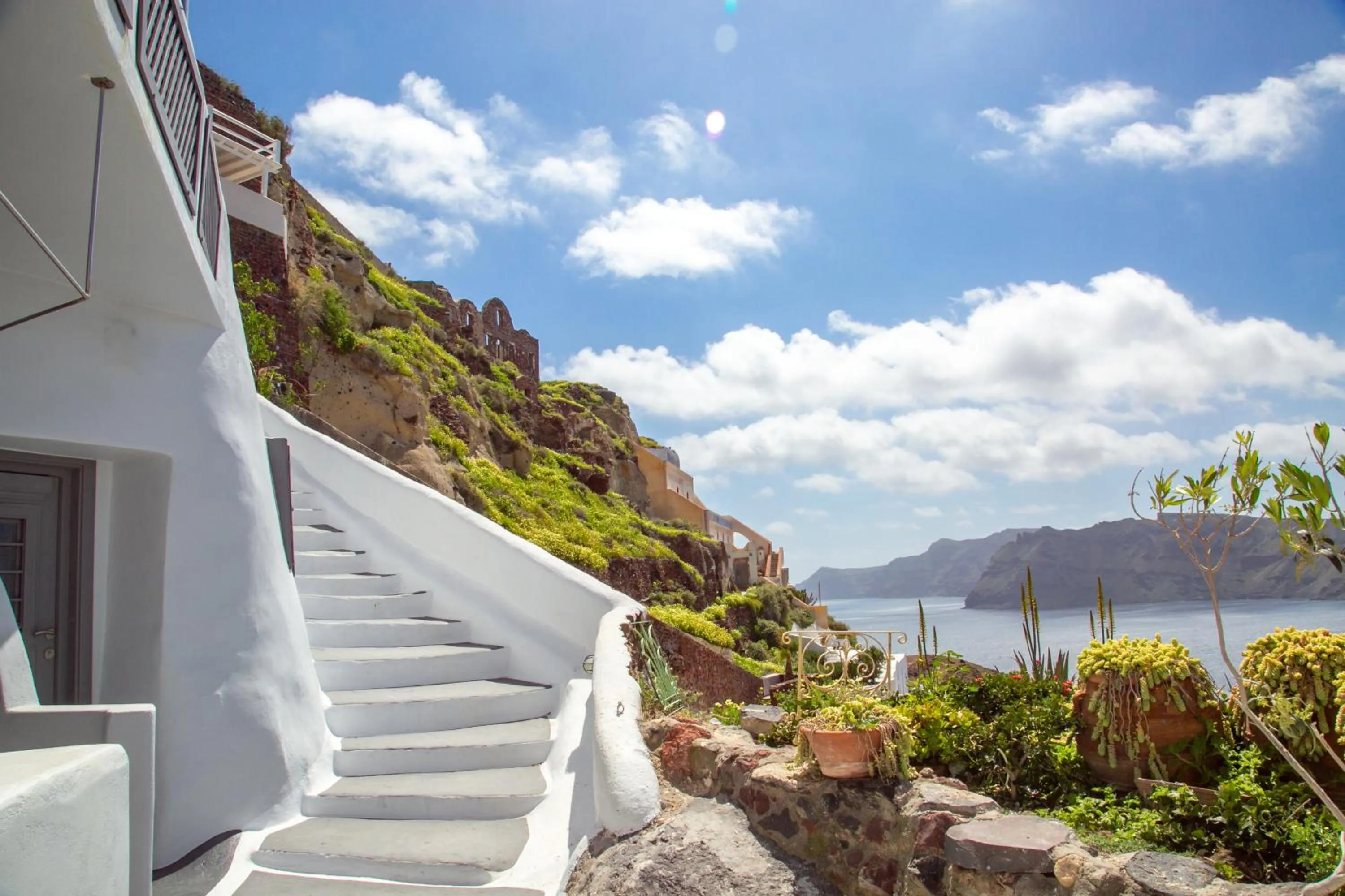 Facade/entrance in Theodora Suites