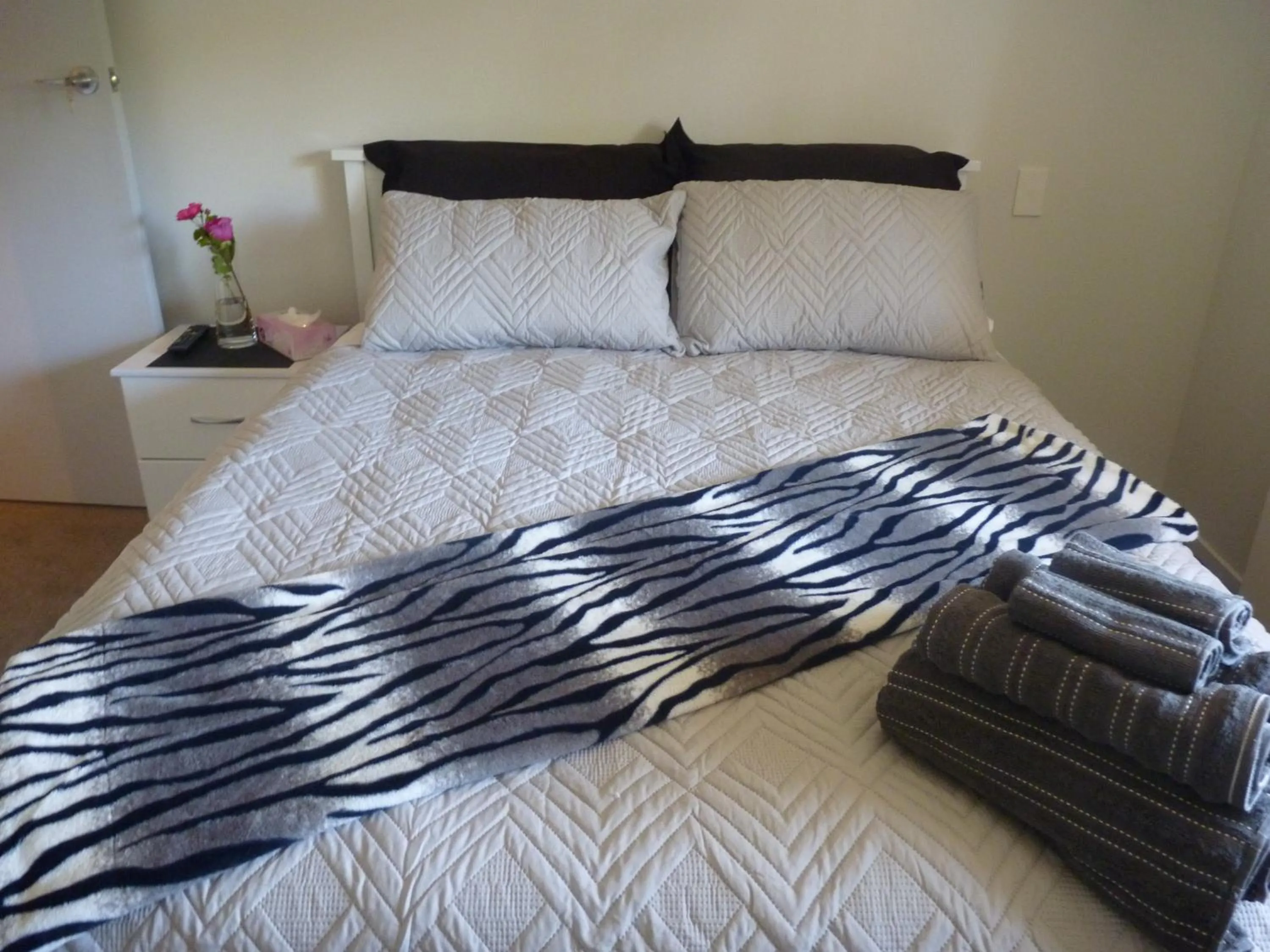 Queen Room with Private External Bathroom  in Abel Tasman Kaiteriteri B & B