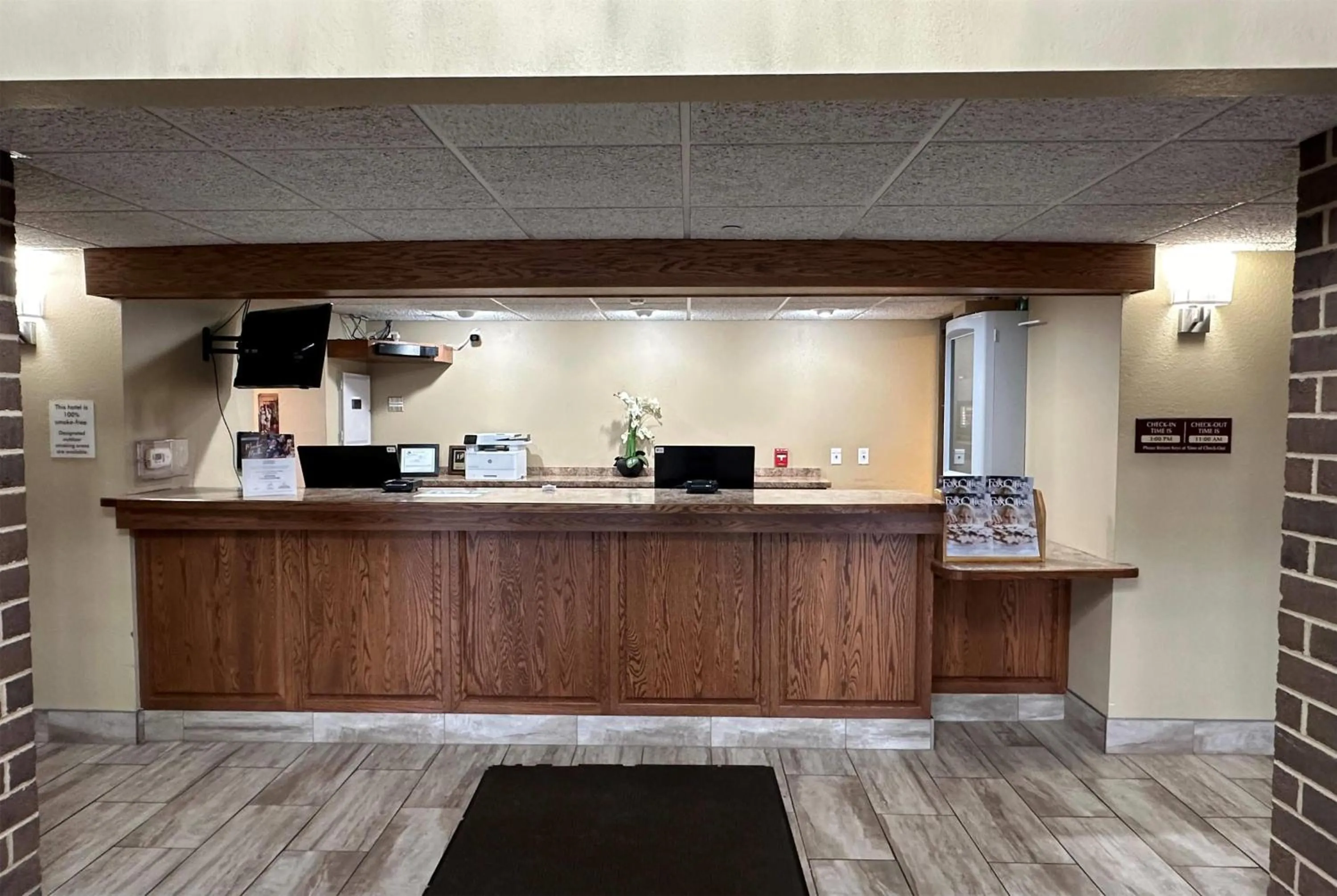 Lobby or reception in AmericInn by Wyndham Appleton North Little Chute