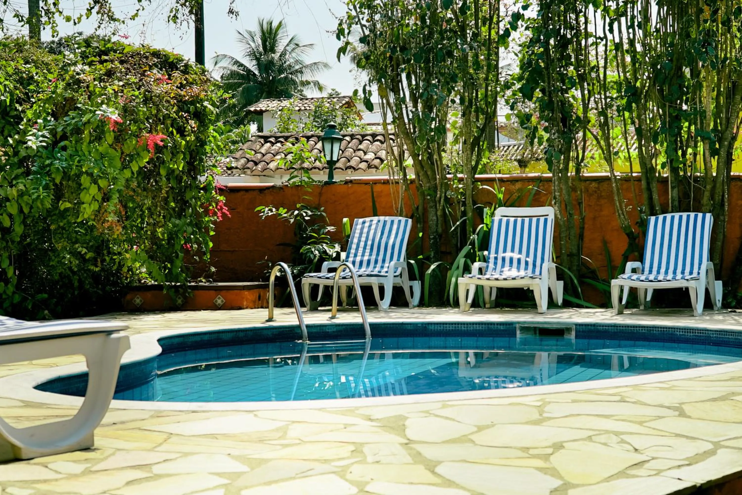 Swimming pool in VELINN Pousada Ponta do Pequeah