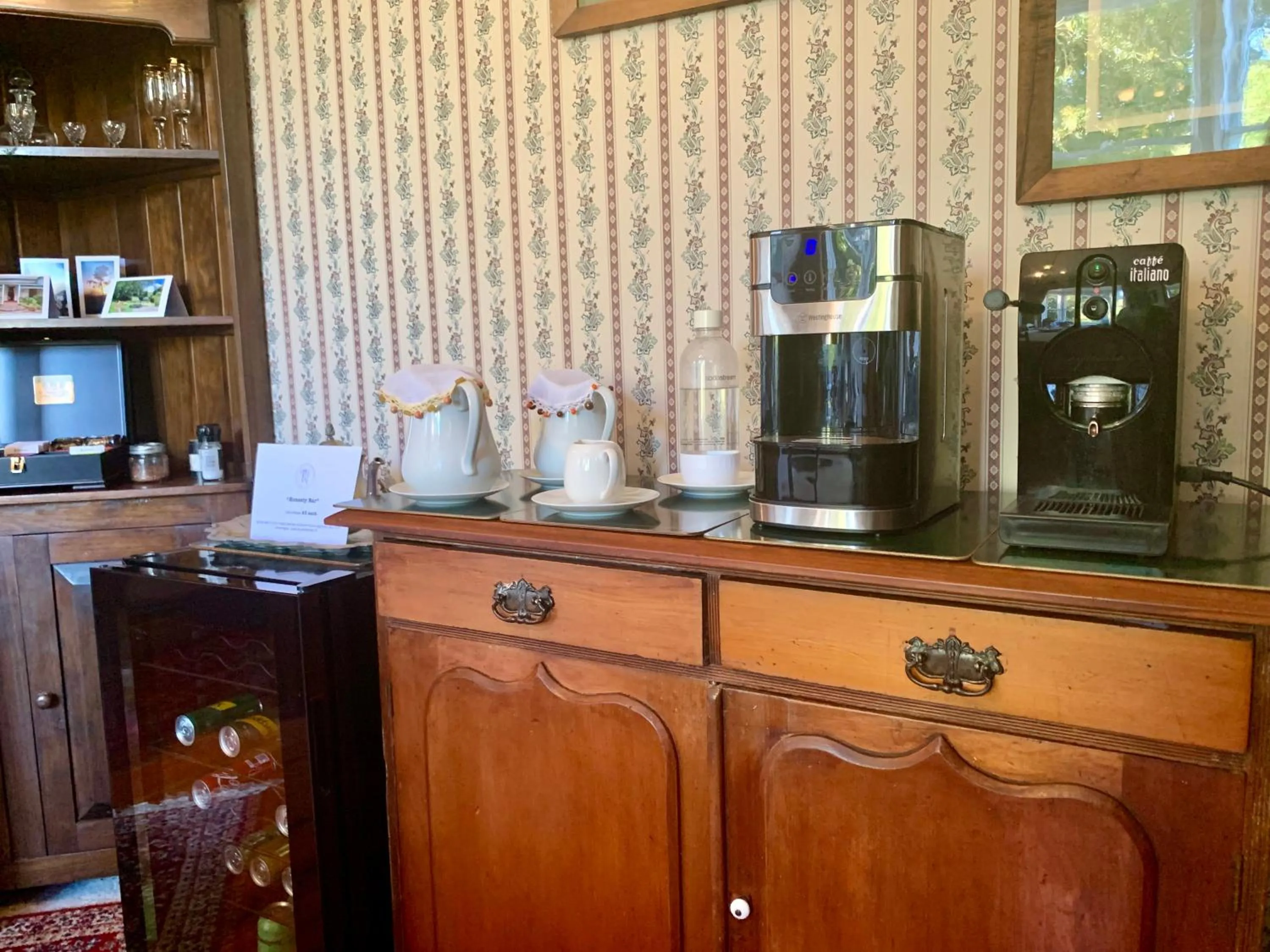 Continental breakfast in Karamana Homestead (1872)