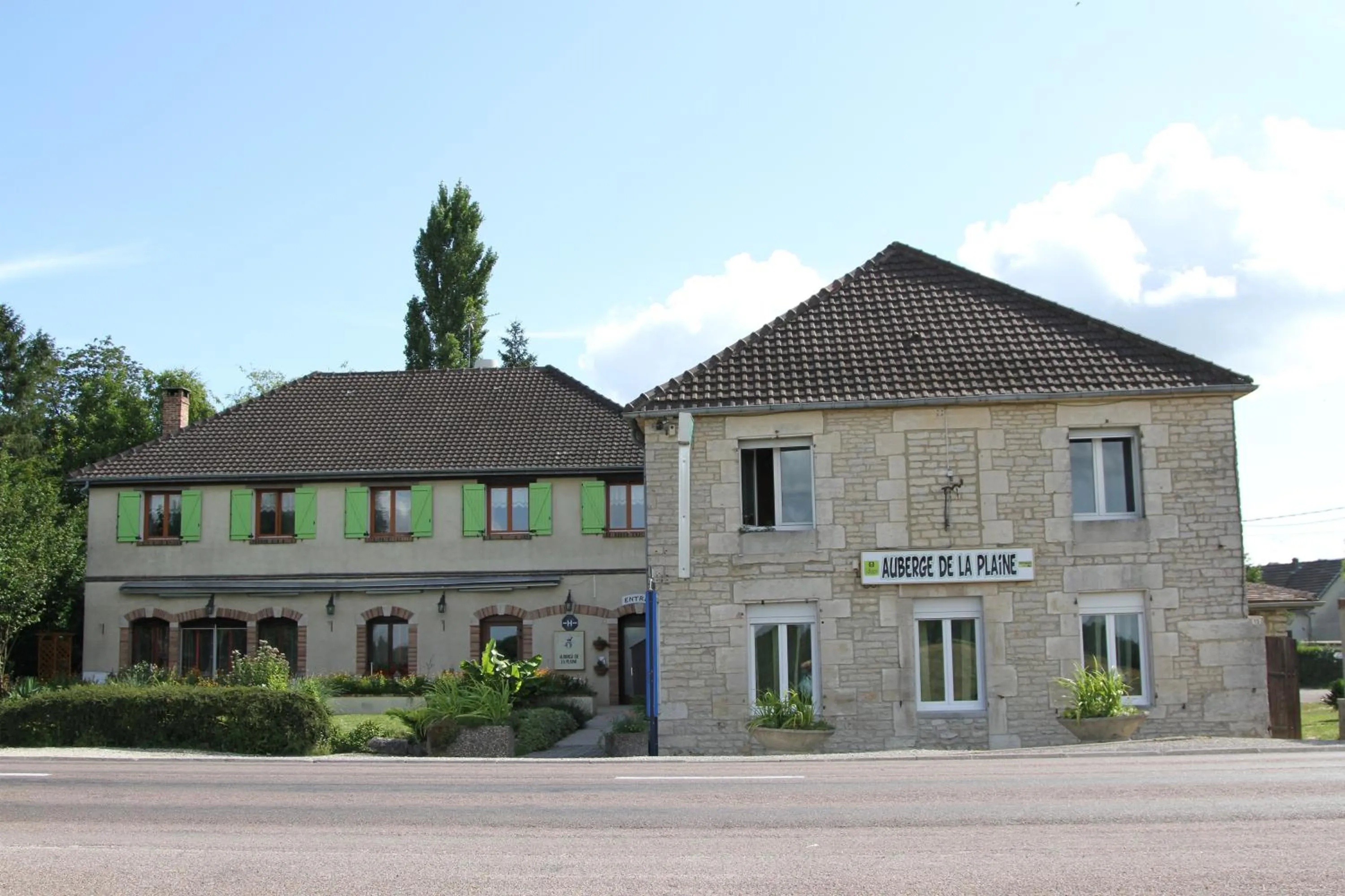Facade/entrance in Logis Auberge De La Plaine