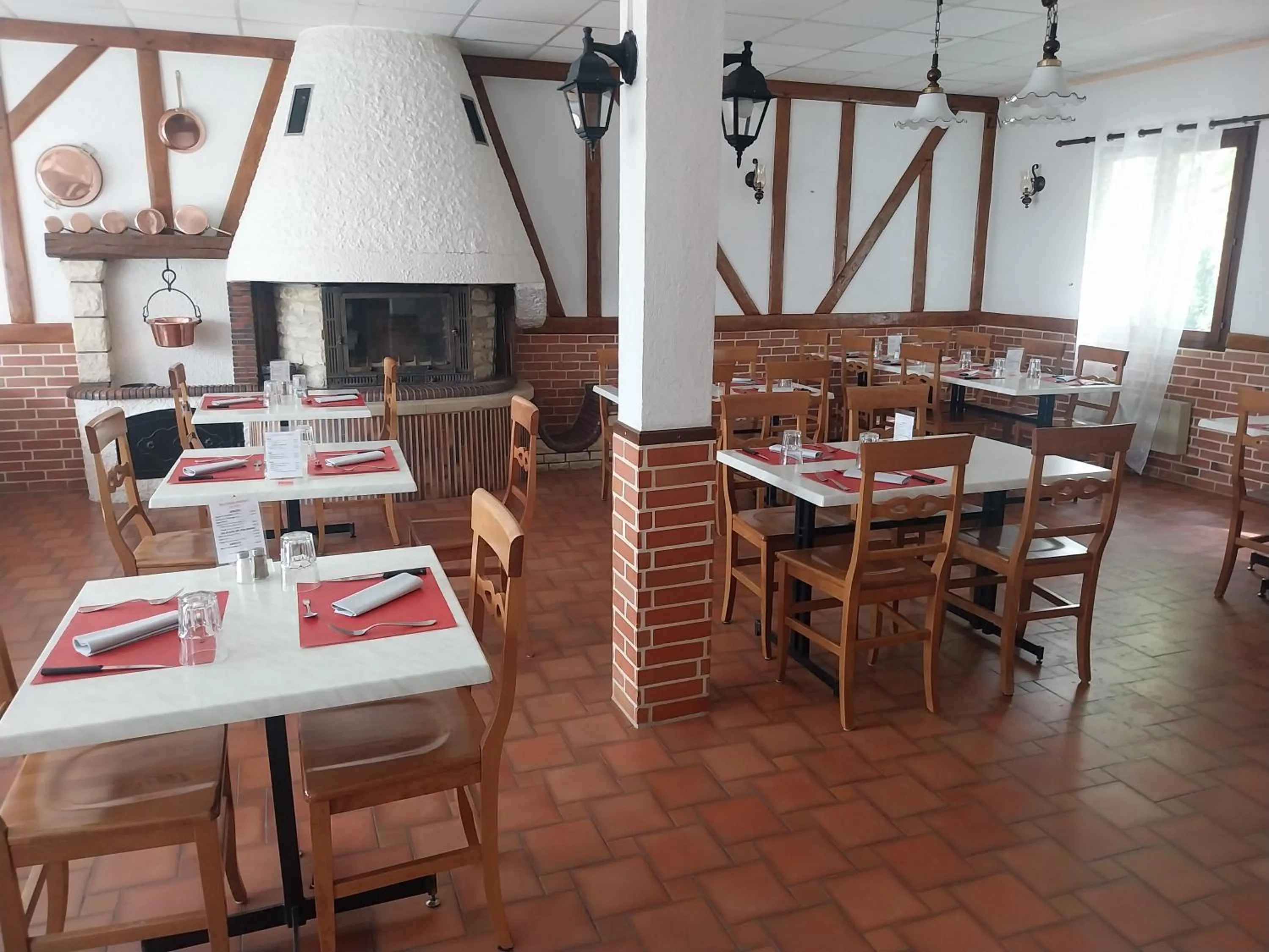 Restaurant/places to eat in Logis Auberge De La Plaine