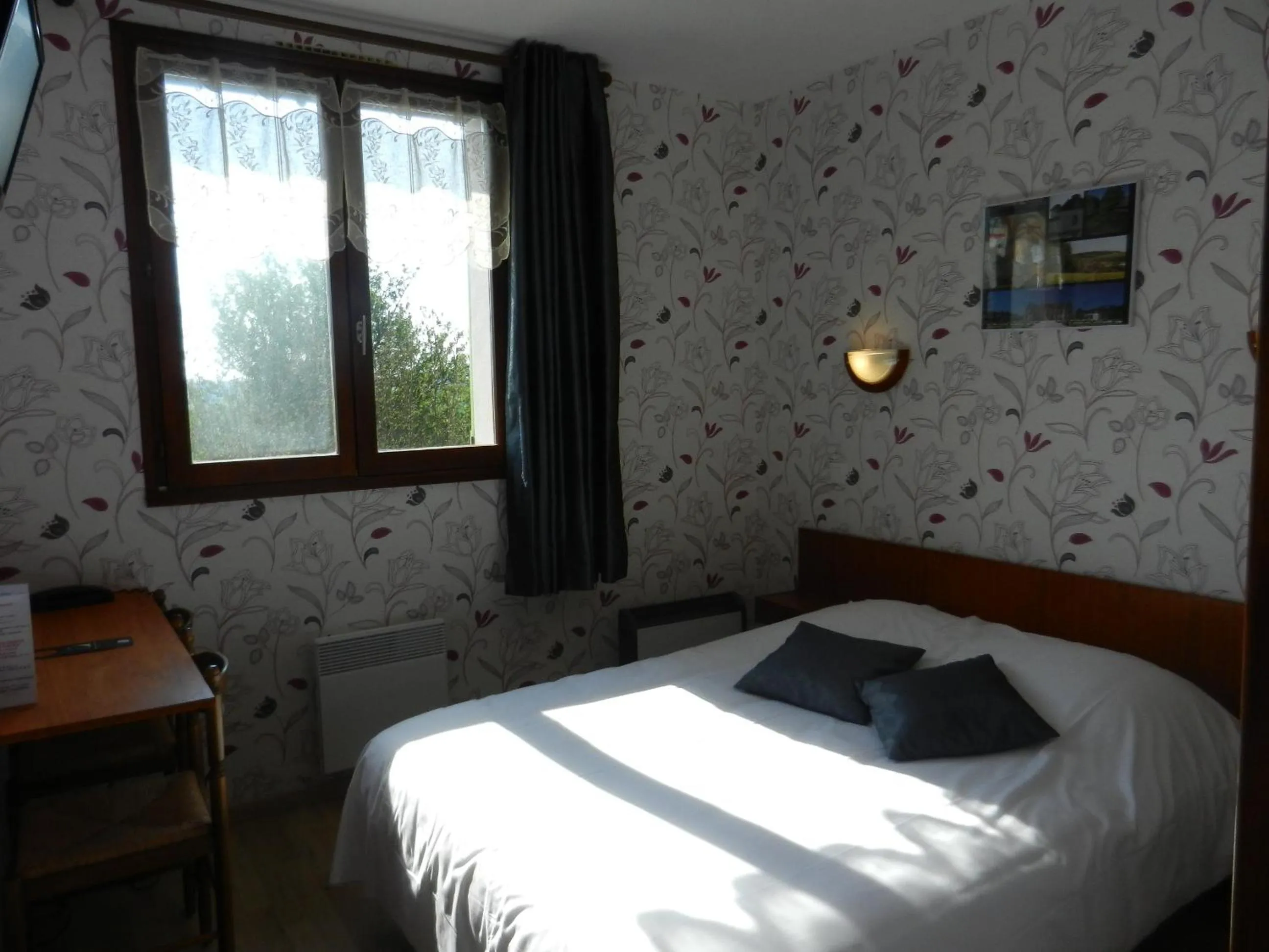 Bedroom, Bed in Logis Auberge De La Plaine
