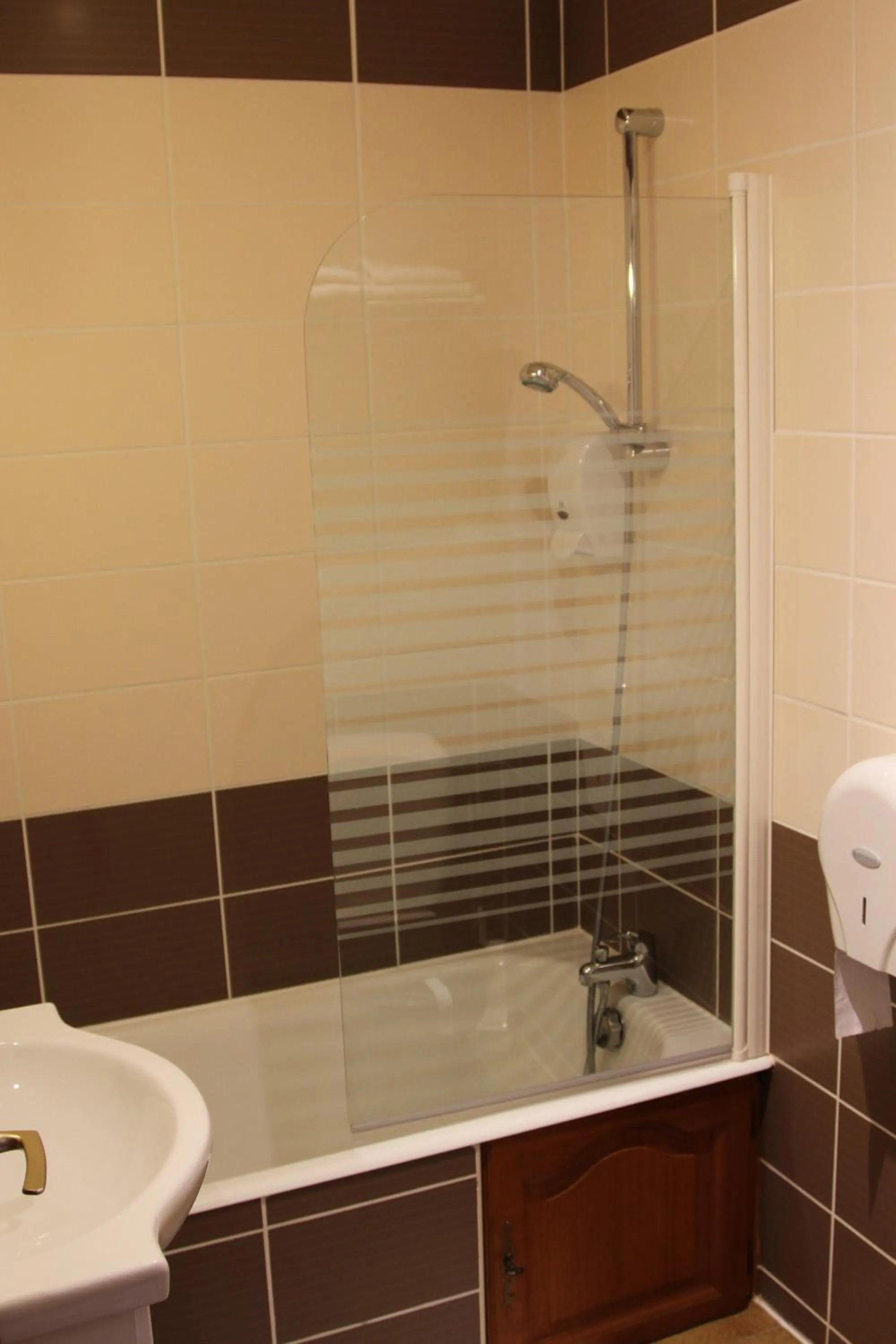 Bathroom in Logis Auberge De La Plaine