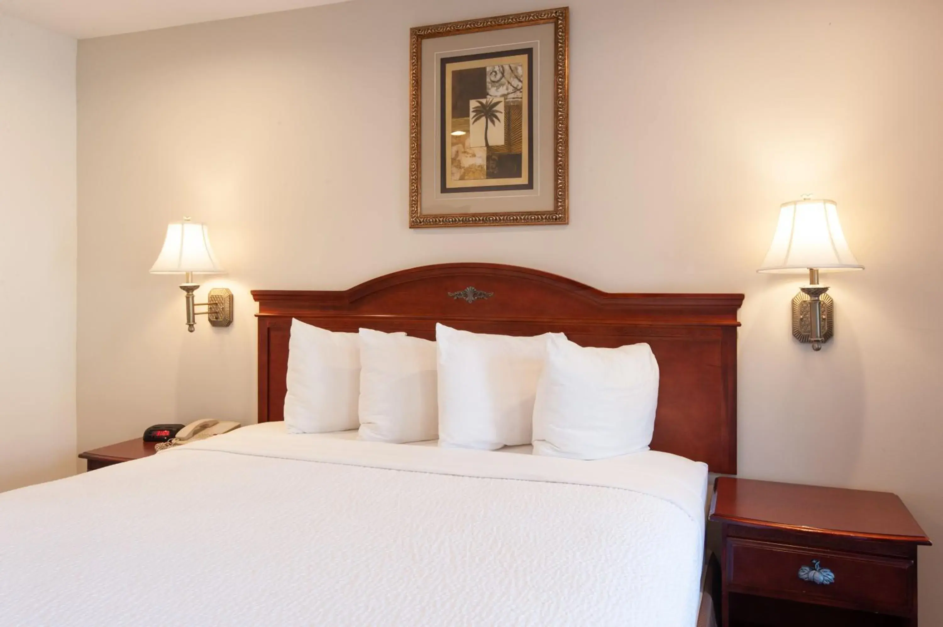 Standard King Room - Non-Smoking in Studio City Court Yard Hotel Standard King Room - Non-Smoking in Studio City Court Yard Hotel