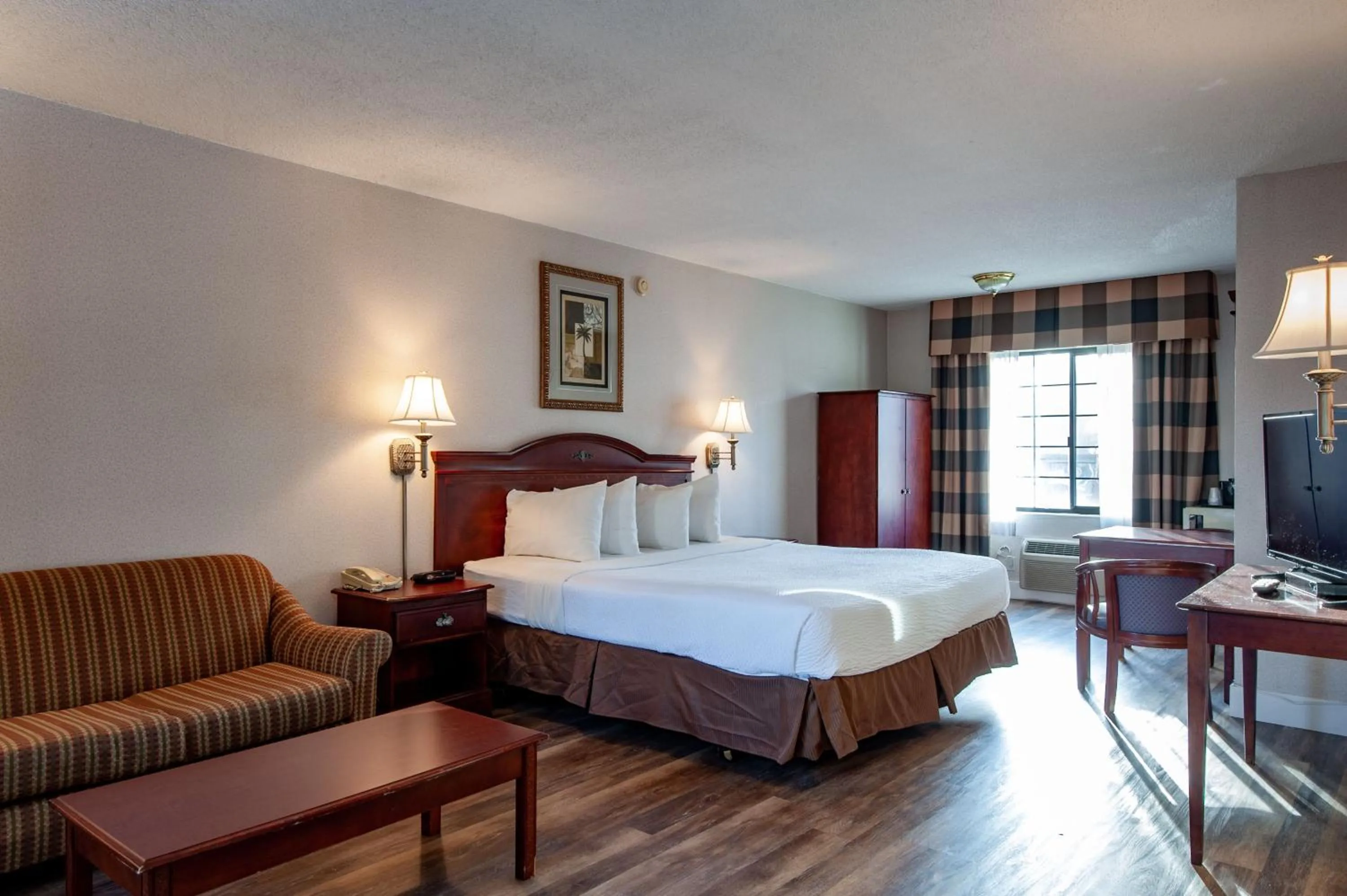 Bed in Studio City Court Yard Hotel