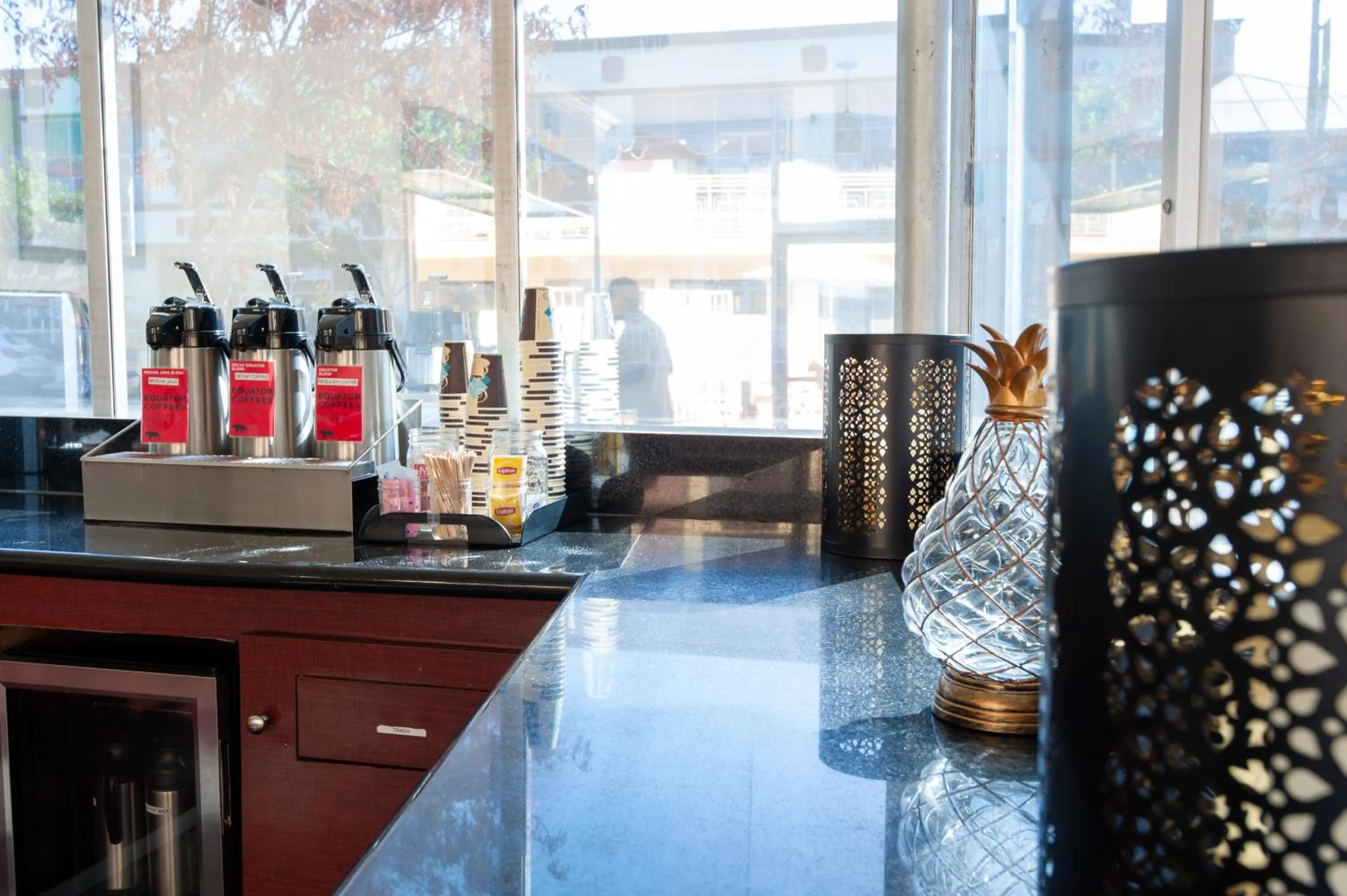 Communal lounge/ TV room in Studio City Court Yard Hotel