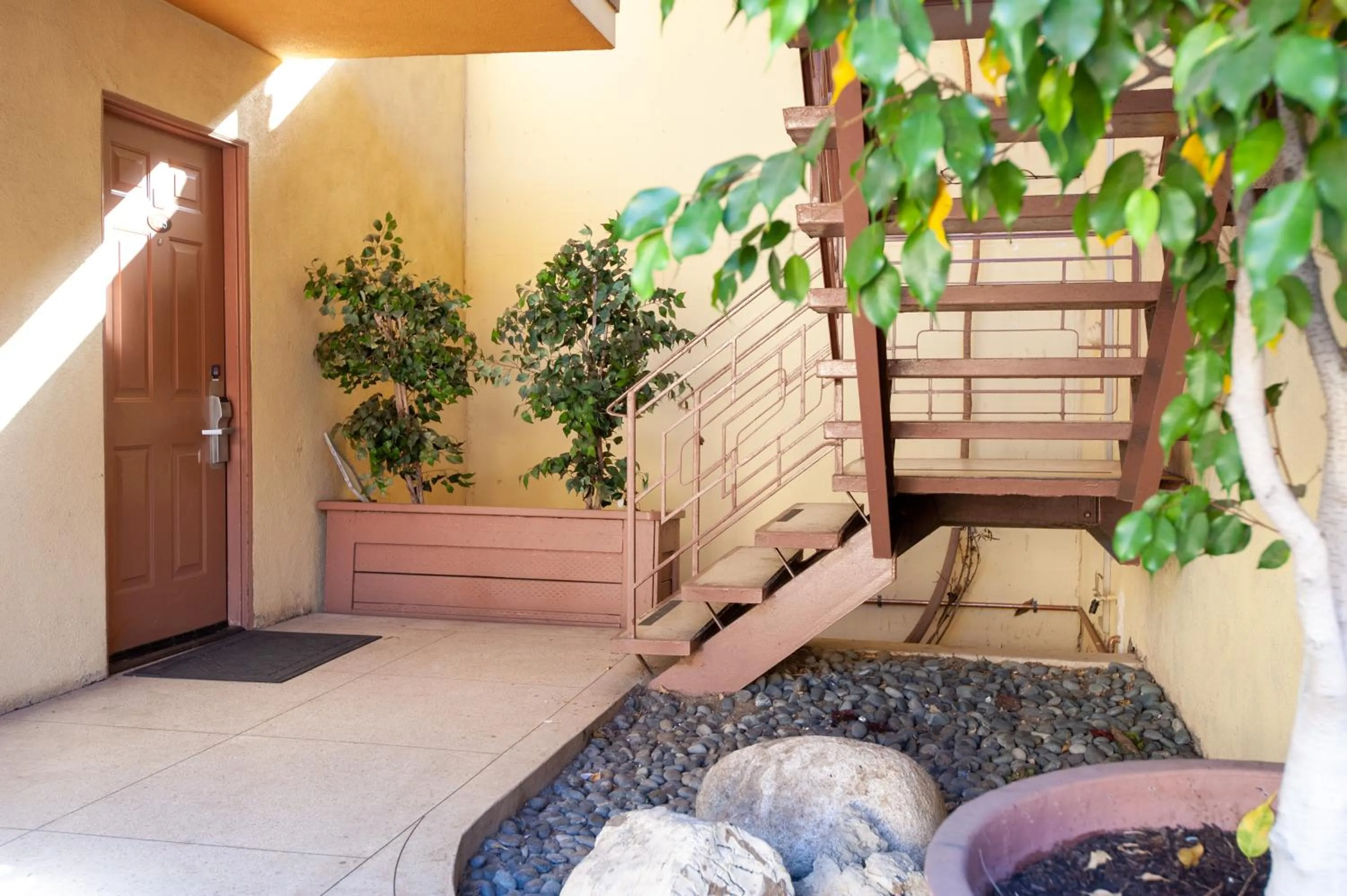 Property building in Studio City Court Yard Hotel