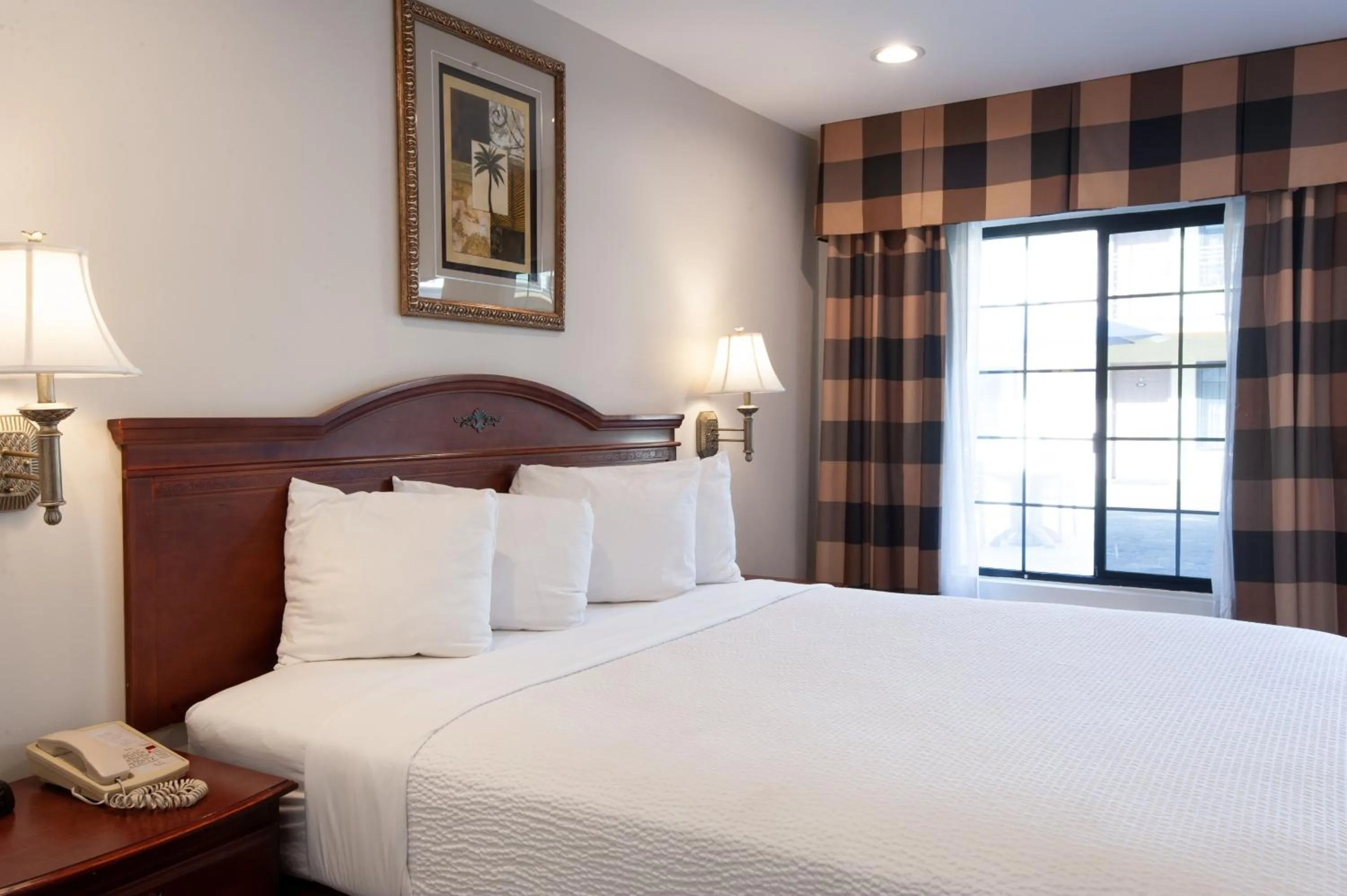 Bed in Studio City Court Yard Hotel