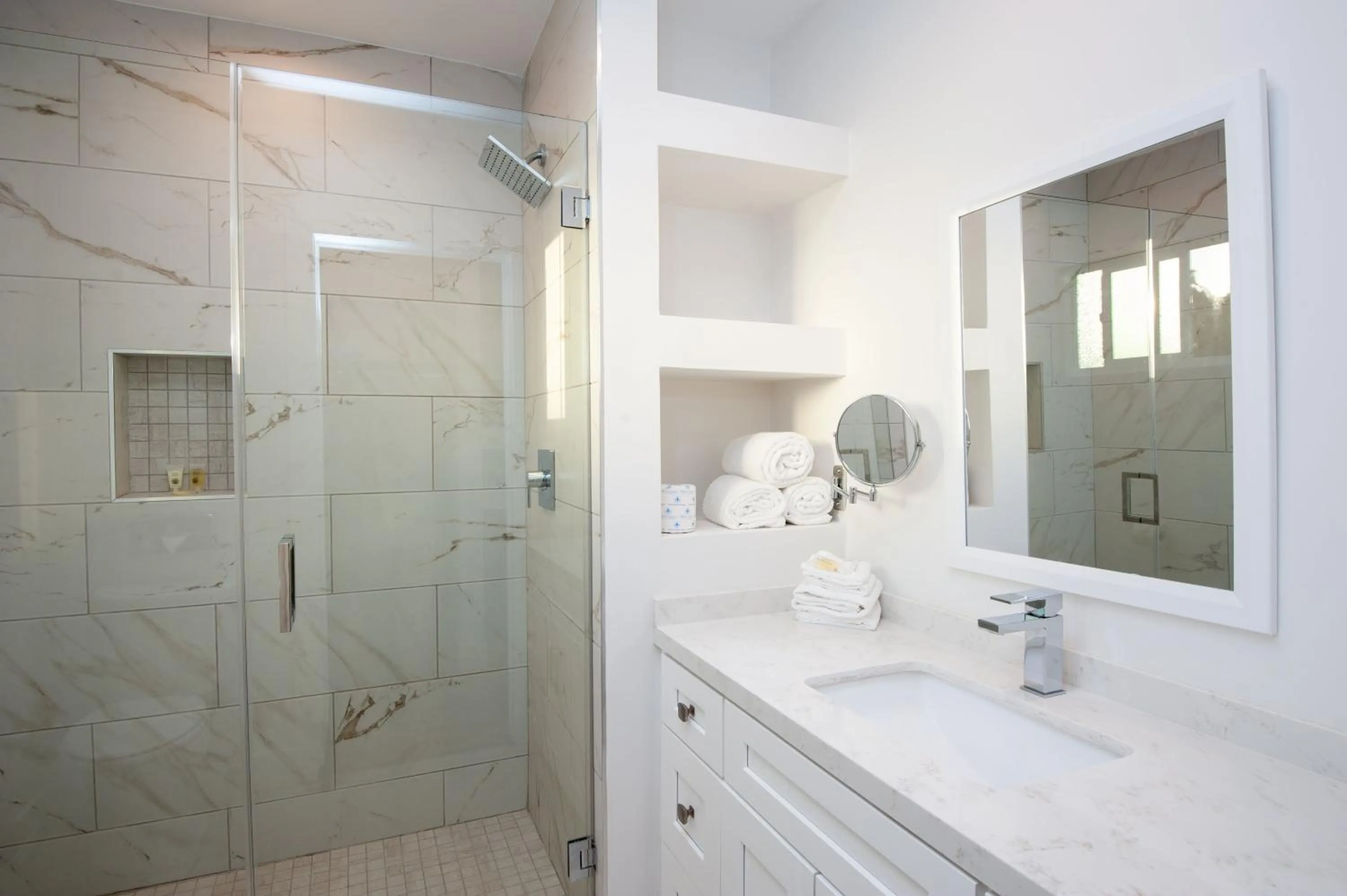 Shower in Studio City Court Yard Hotel