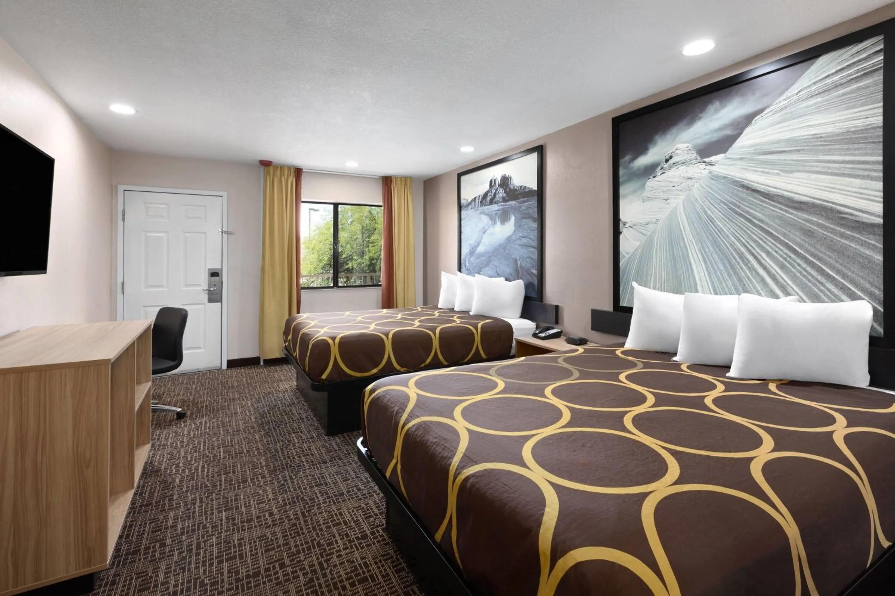 Photo of the whole room, Bed in Super 8 by Wyndham Tucson/Grant Road Area AZ