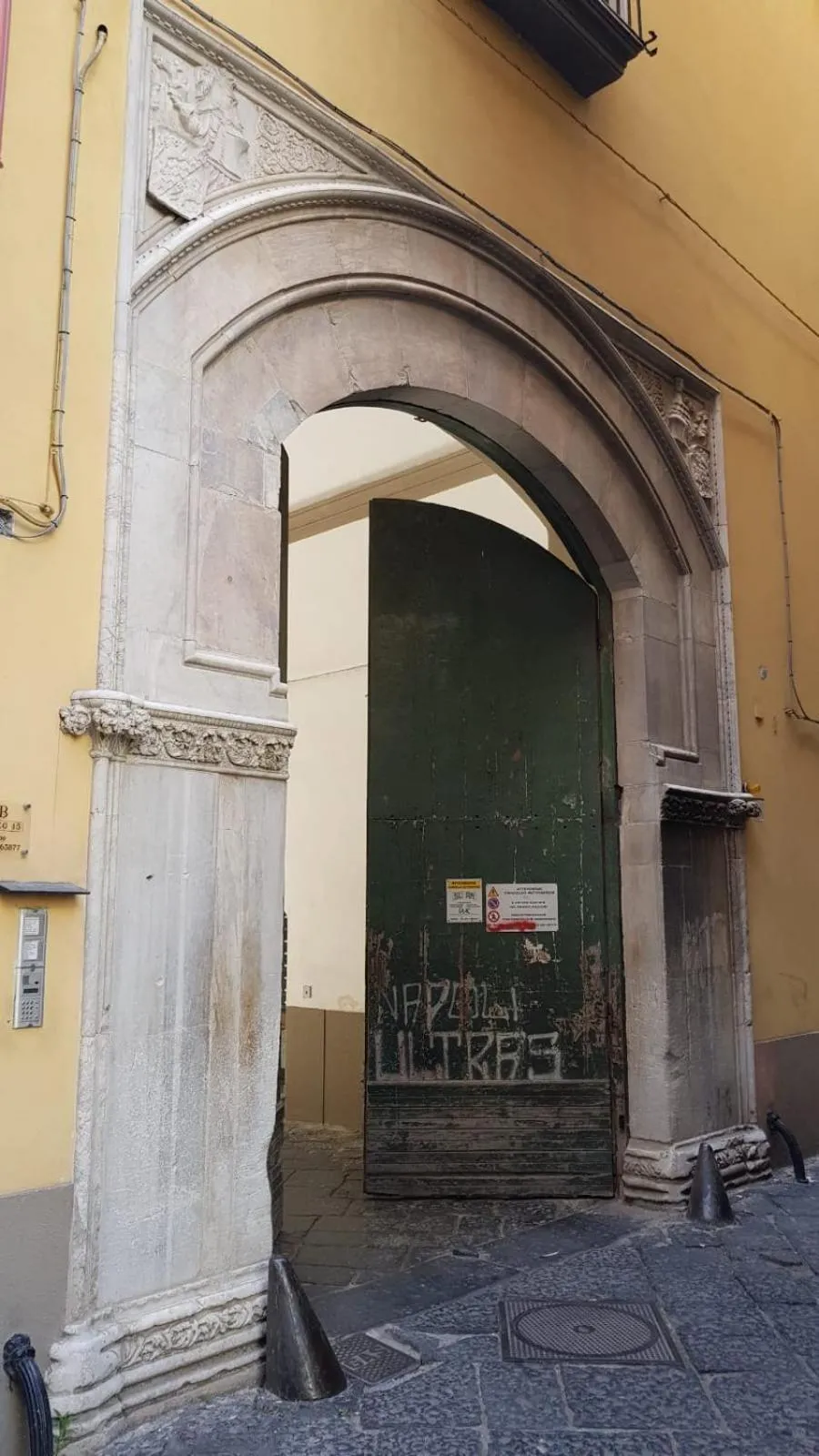 Facade/entrance in Palazzo 15 Napoli