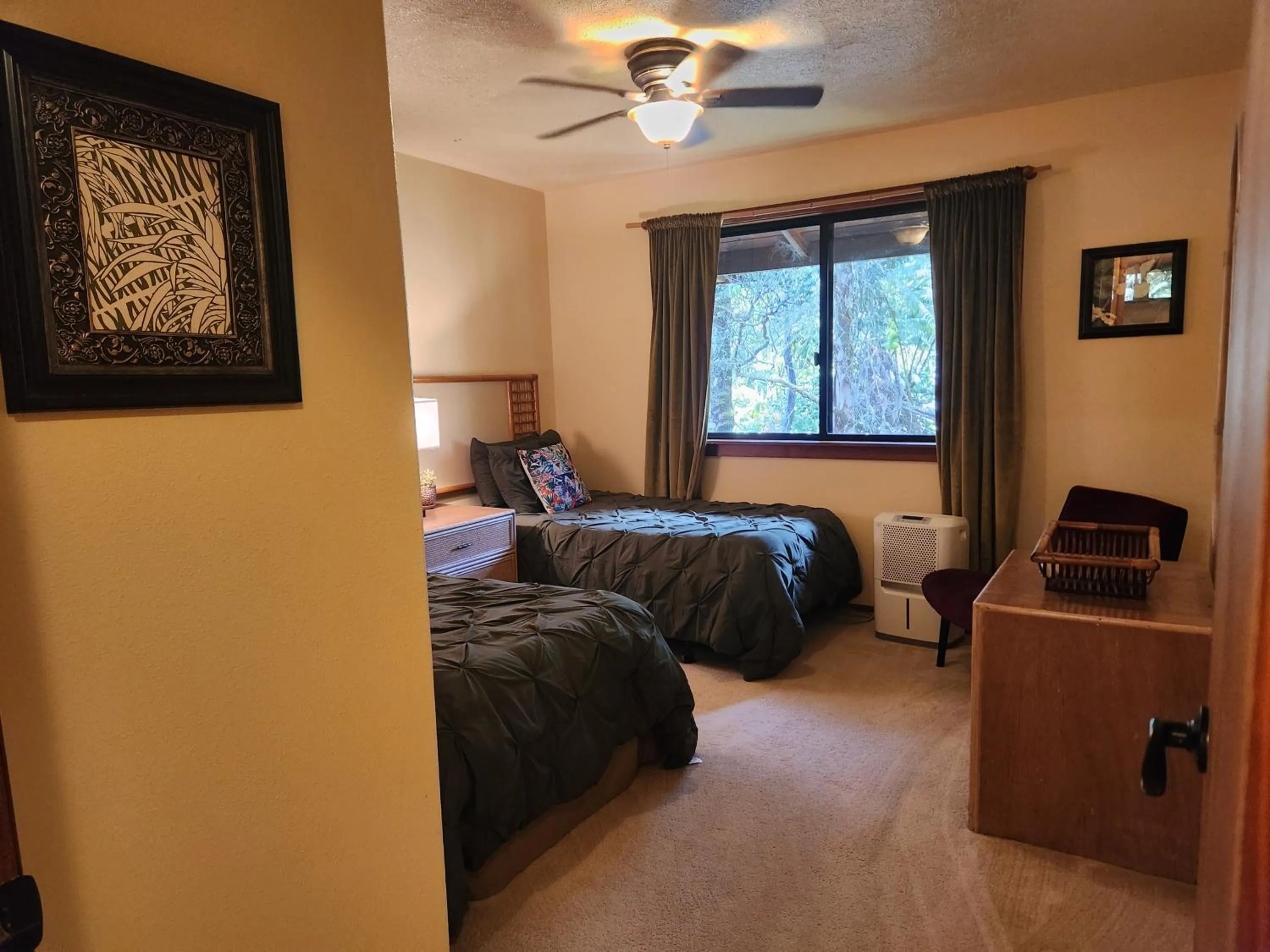 Bed in Hale Mauna Loa Upper Level with shared Hot Tub