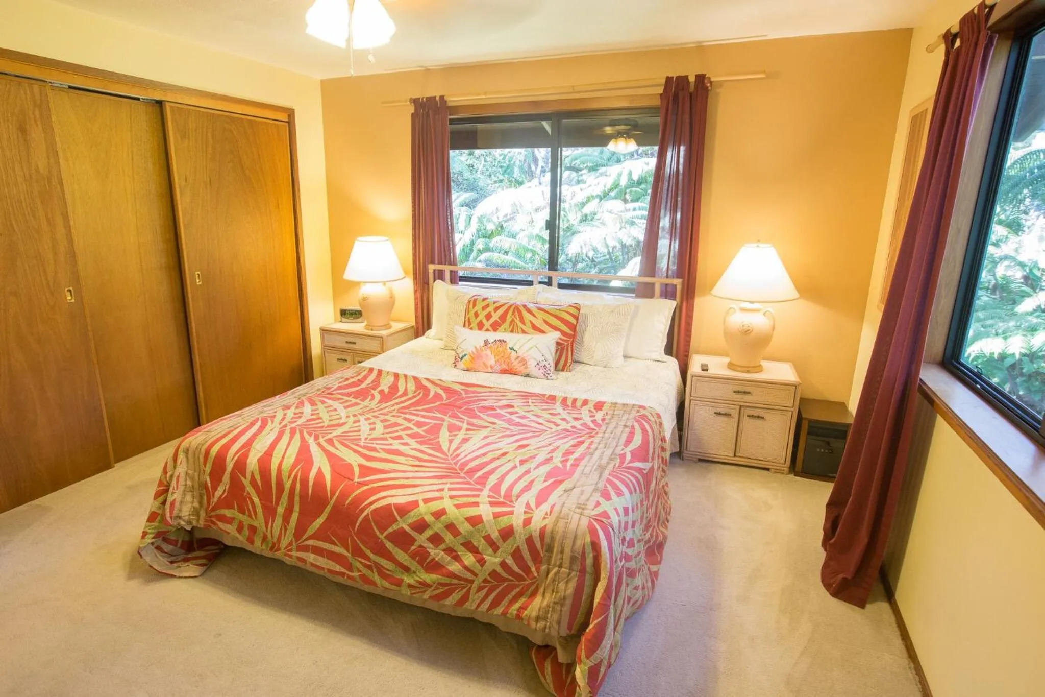 Bed in Hale Mauna Loa Upper Level with shared Hot Tub