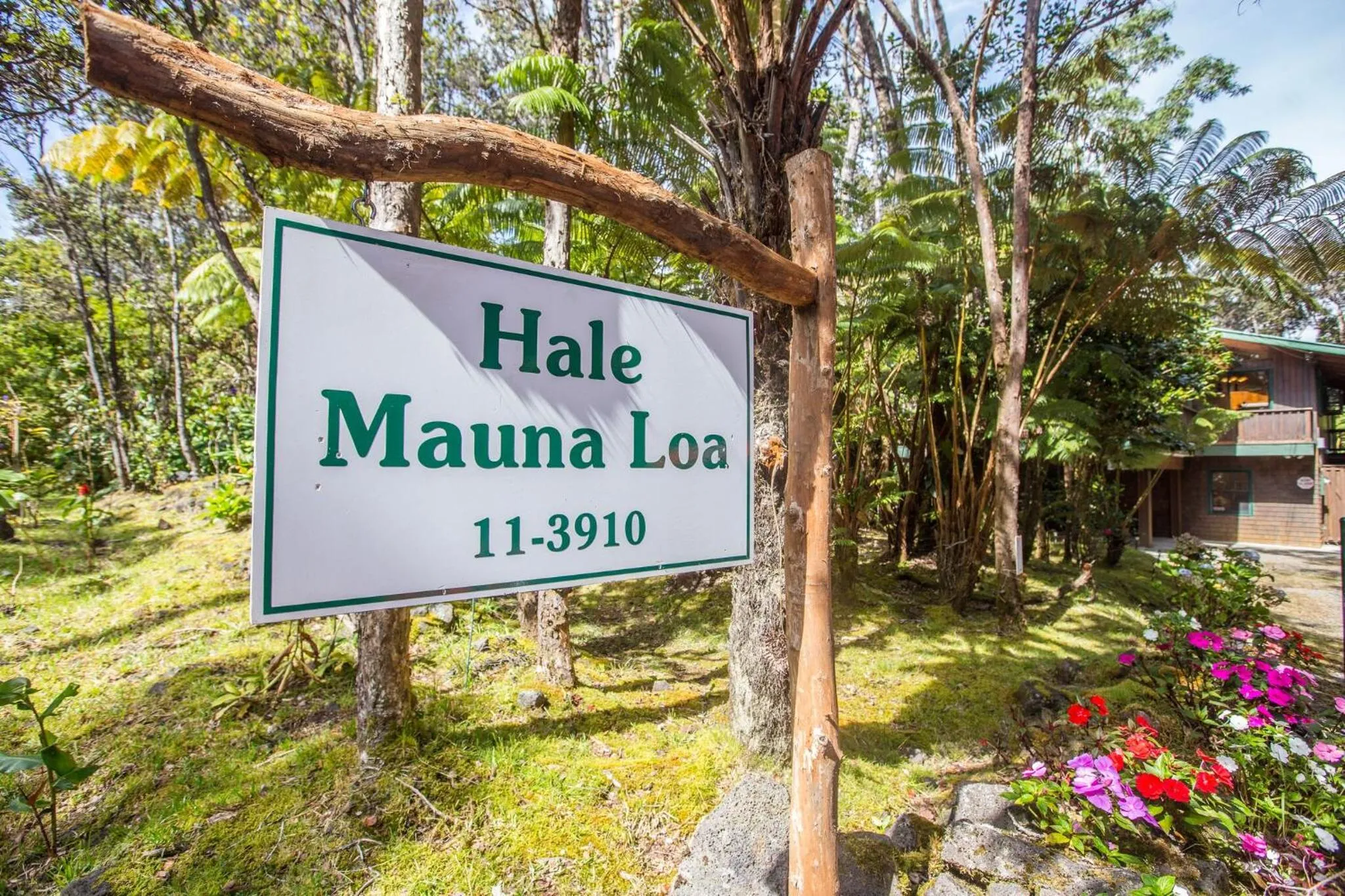 Hale Mauna Loa Upper Level with shared Hot Tub