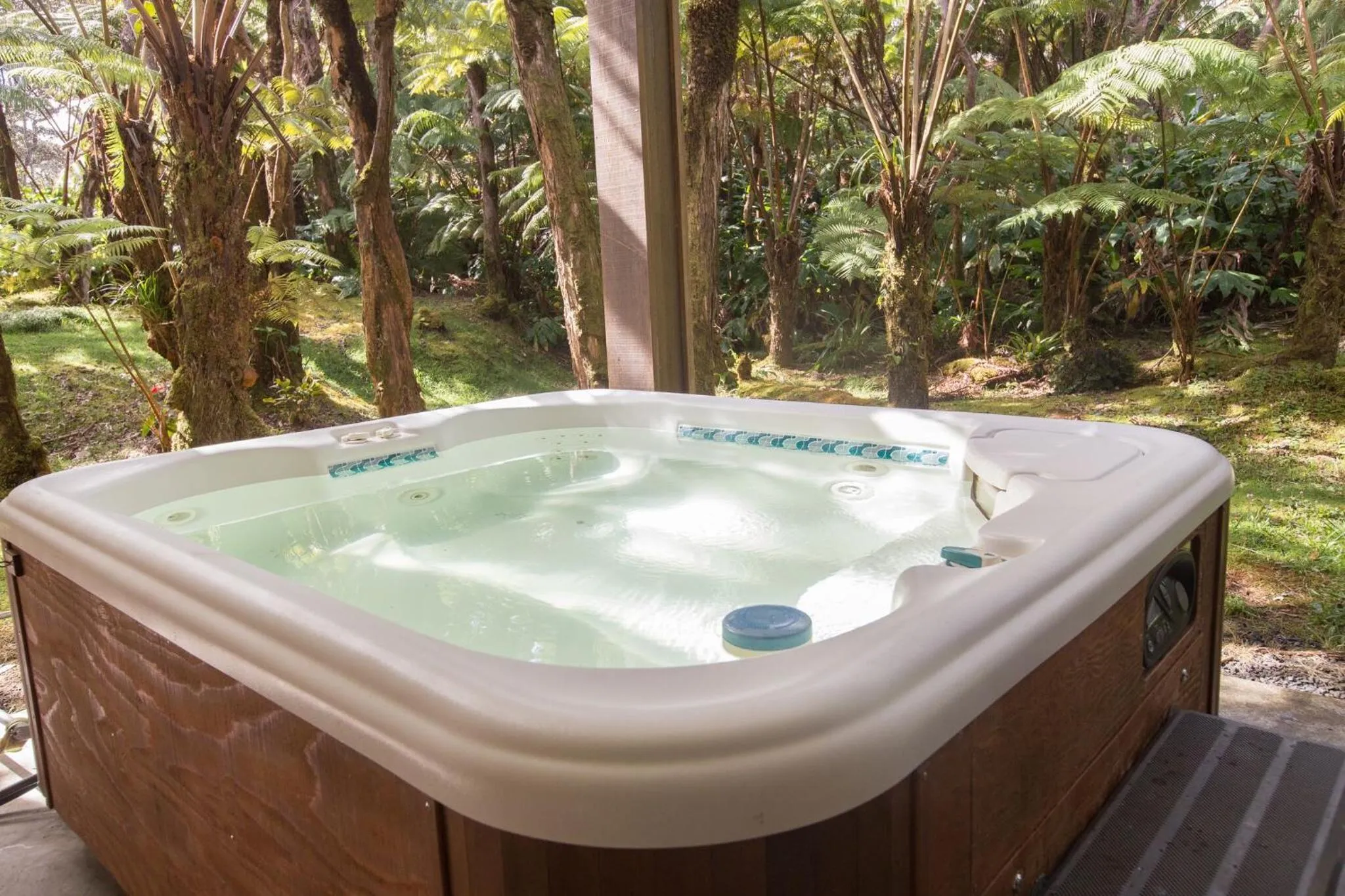 Hale Mauna Loa Upper Level with shared Hot Tub