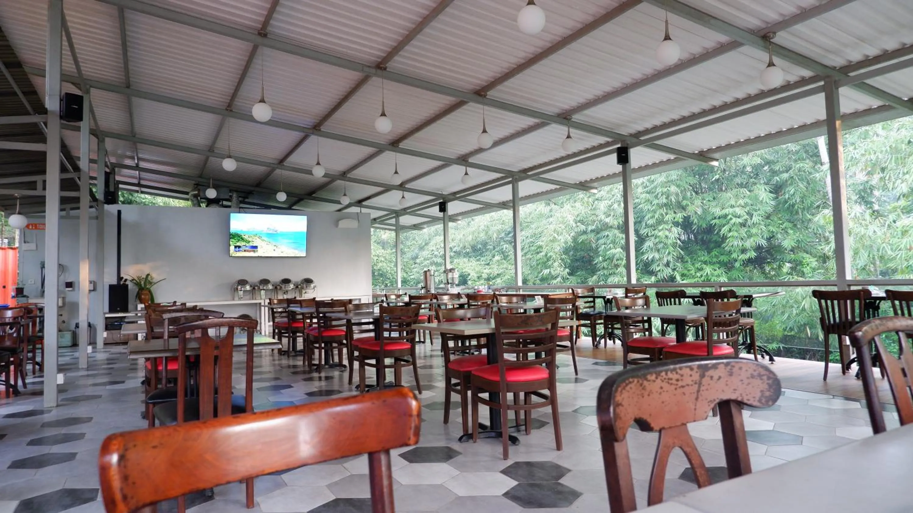 Restaurant/places to eat in Hau Eco Lodges Citumang Pangandaran