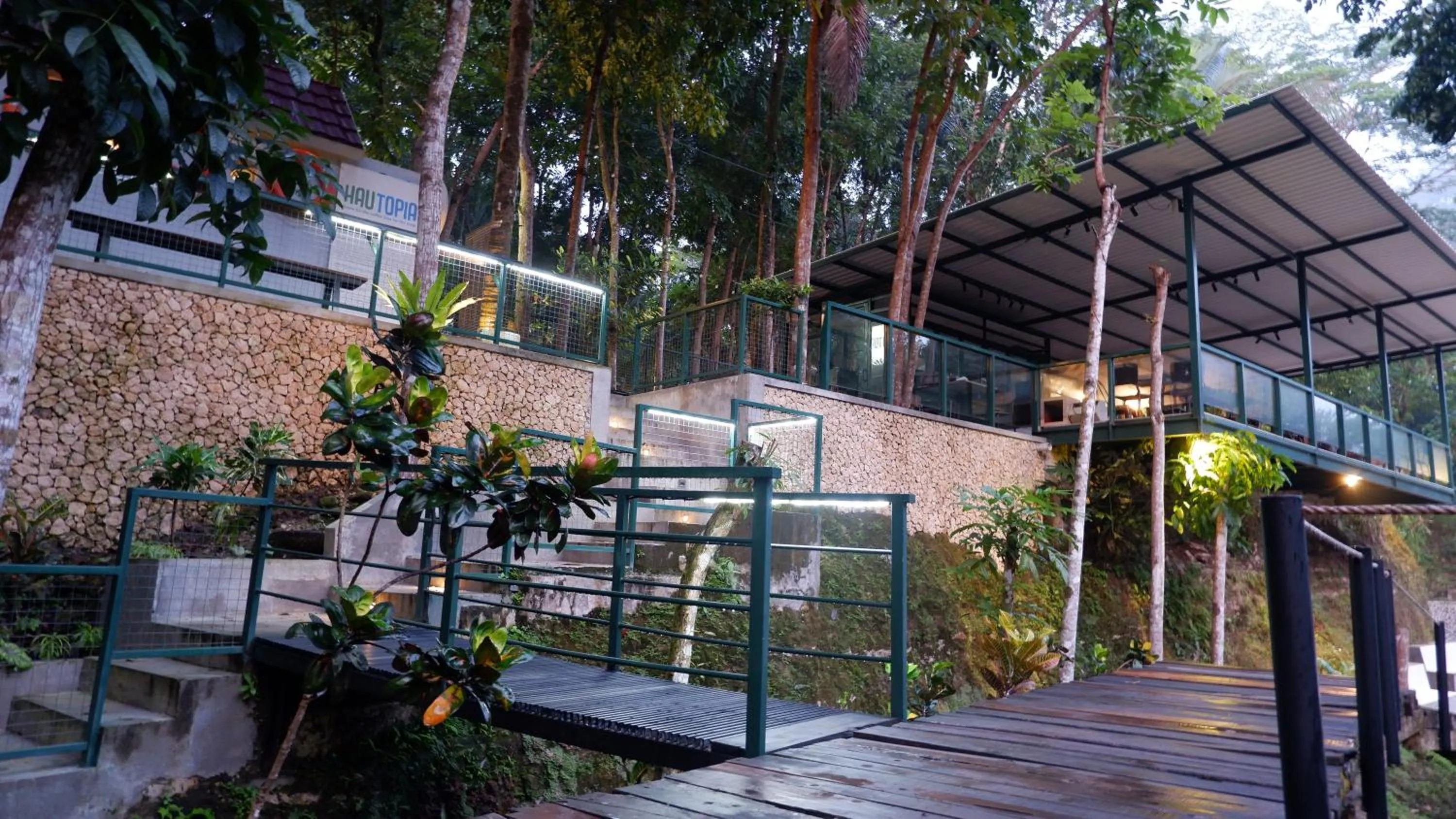 Restaurant/places to eat in Hau Eco Lodges Citumang Pangandaran