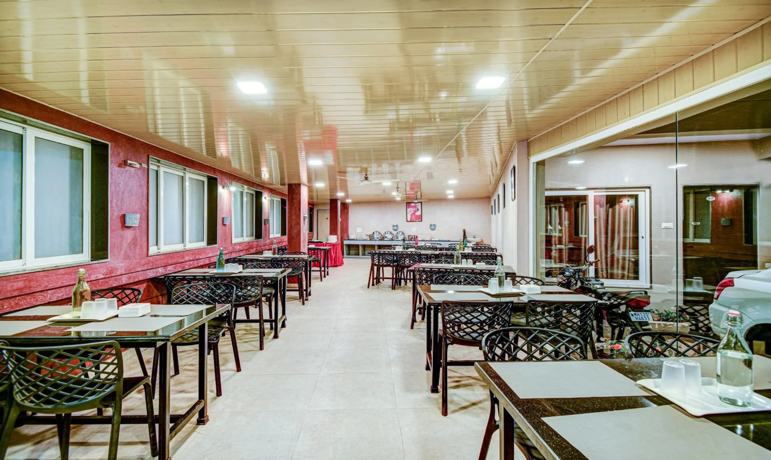 Restaurant/places to eat in Treebo JP Cottage