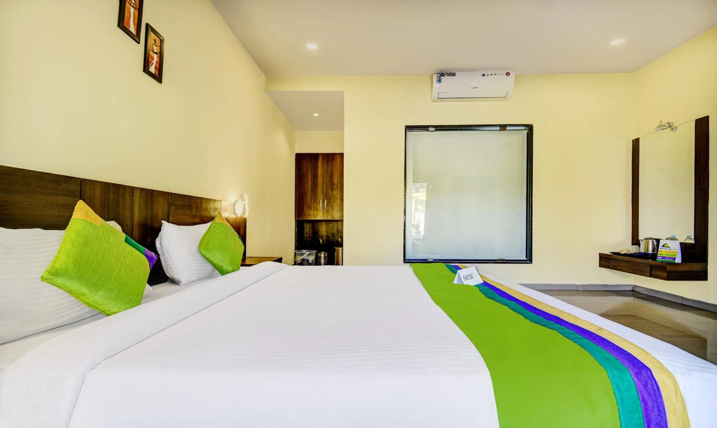 Bed in Treebo JP Cottage