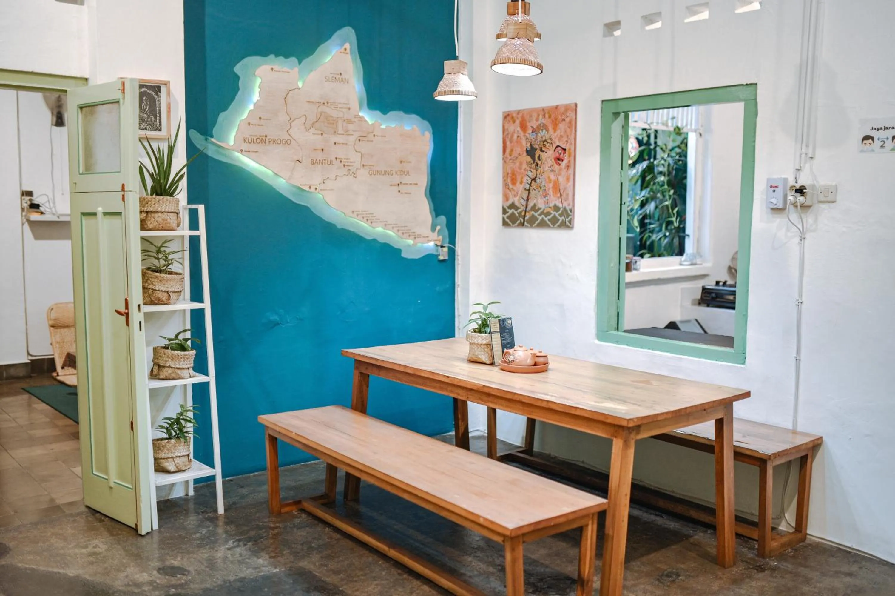 Dining area in Snooze