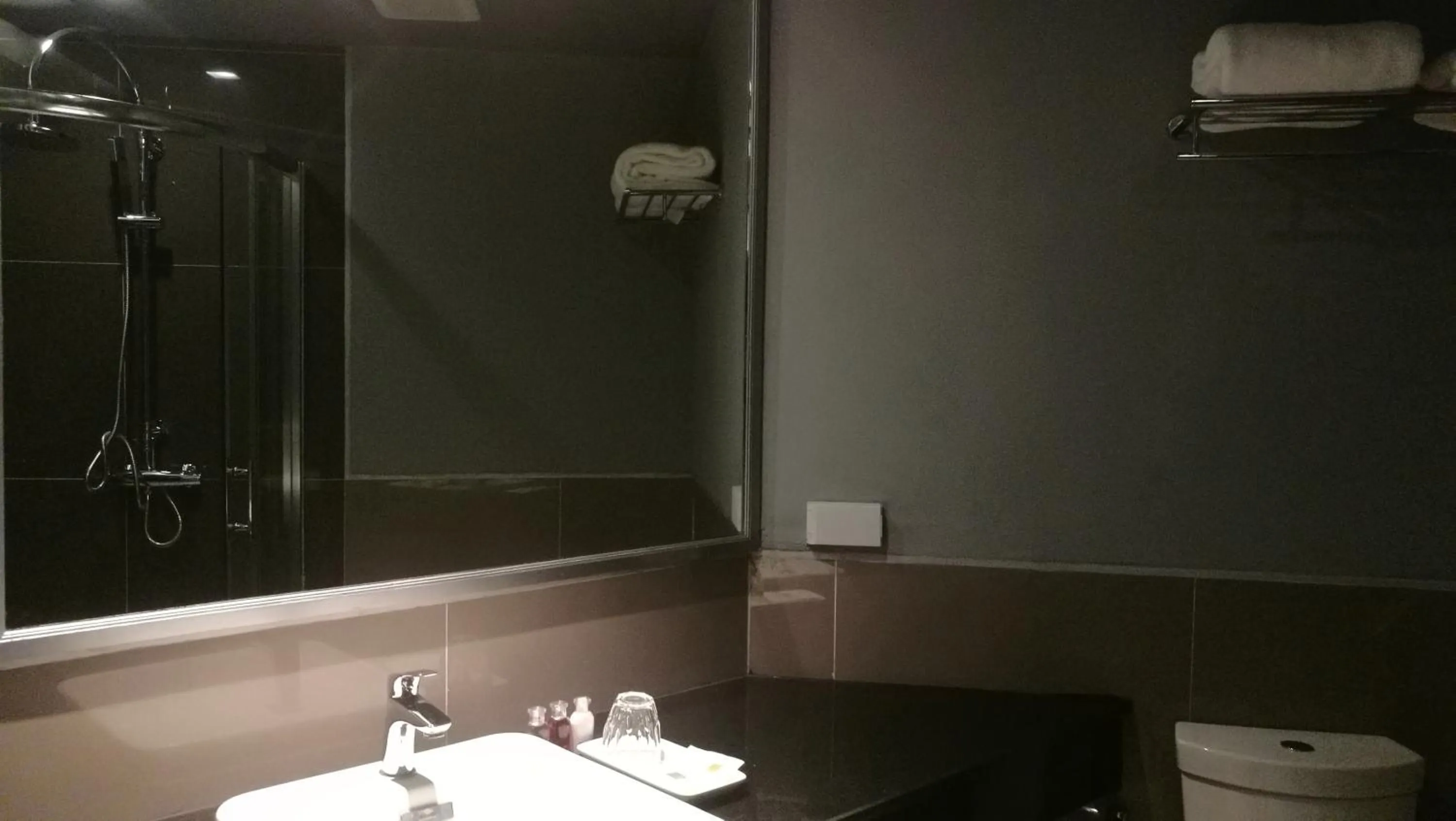 Shower in Ae Lana Chiangmai Hotel