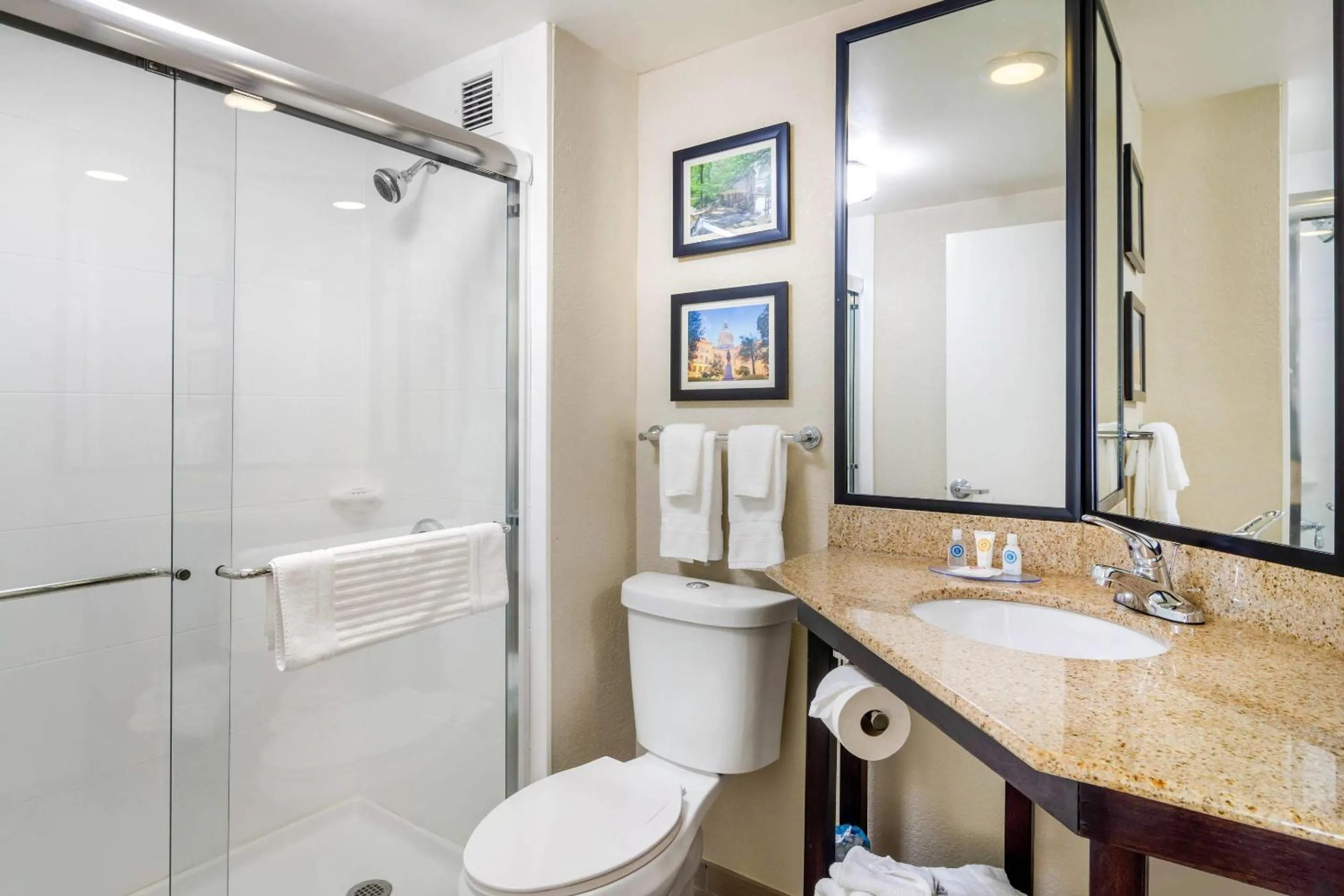 Bedroom in Comfort Inn Atlanta Airport