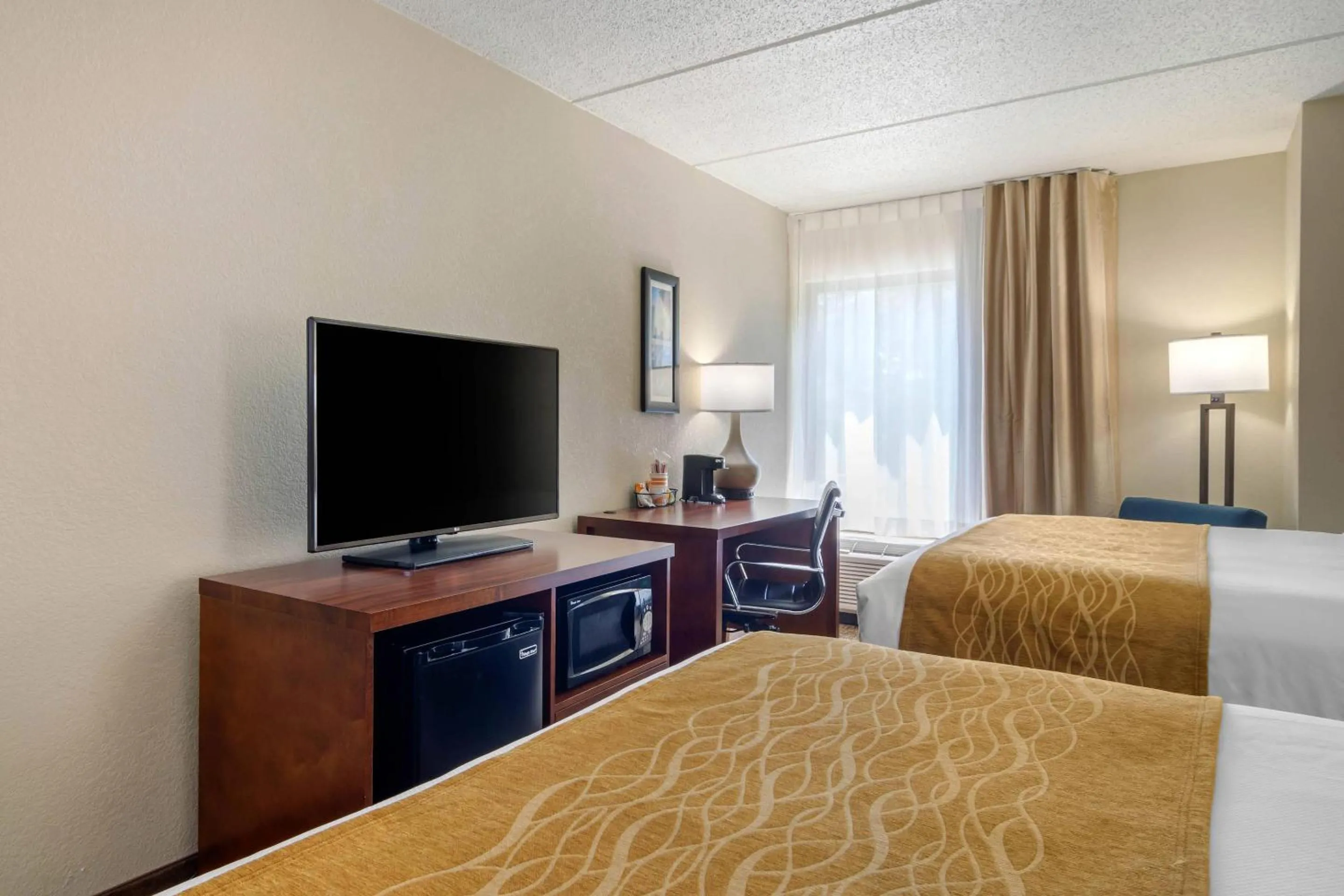 Bedroom, Bed in Comfort Inn Atlanta Airport