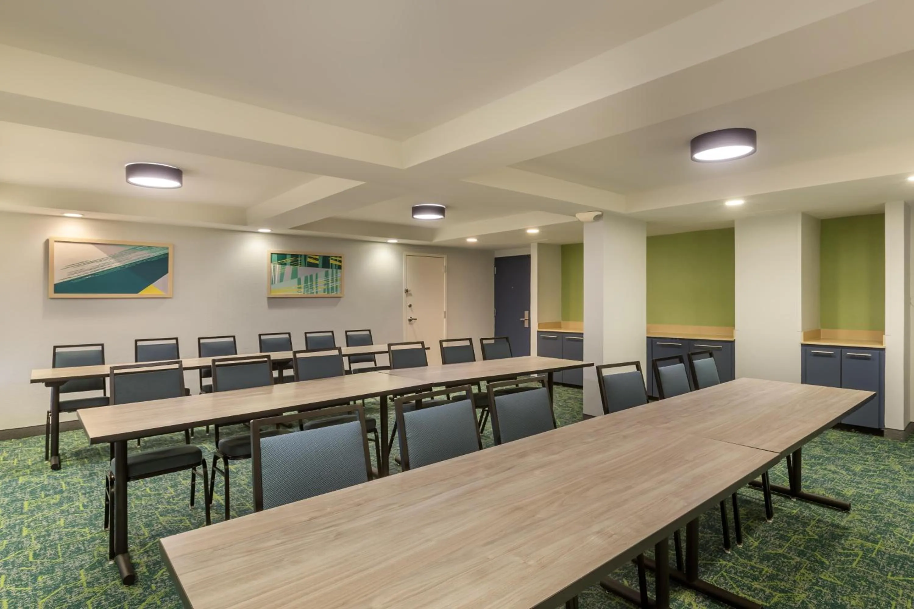 Meeting/conference room in Spark by Hilton Atlanta Airport South College Park