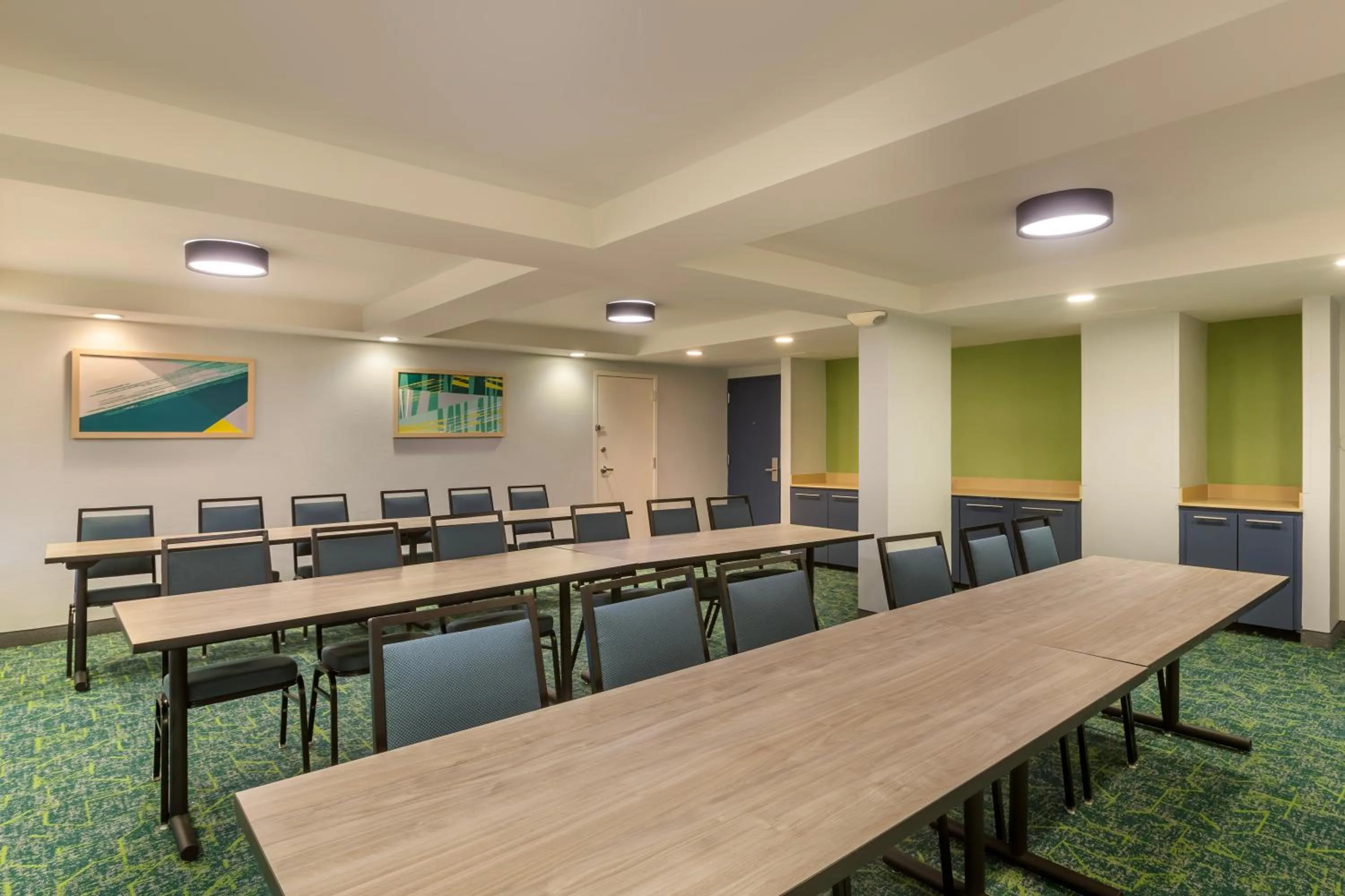 Meeting/conference room in Spark by Hilton Atlanta Airport South College Park