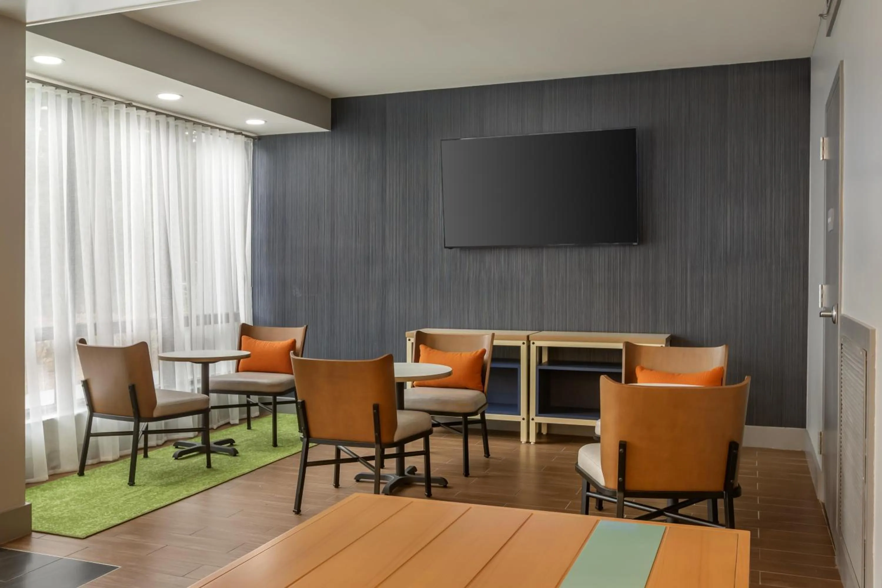 Lobby or reception in Spark by Hilton Atlanta Airport South College Park