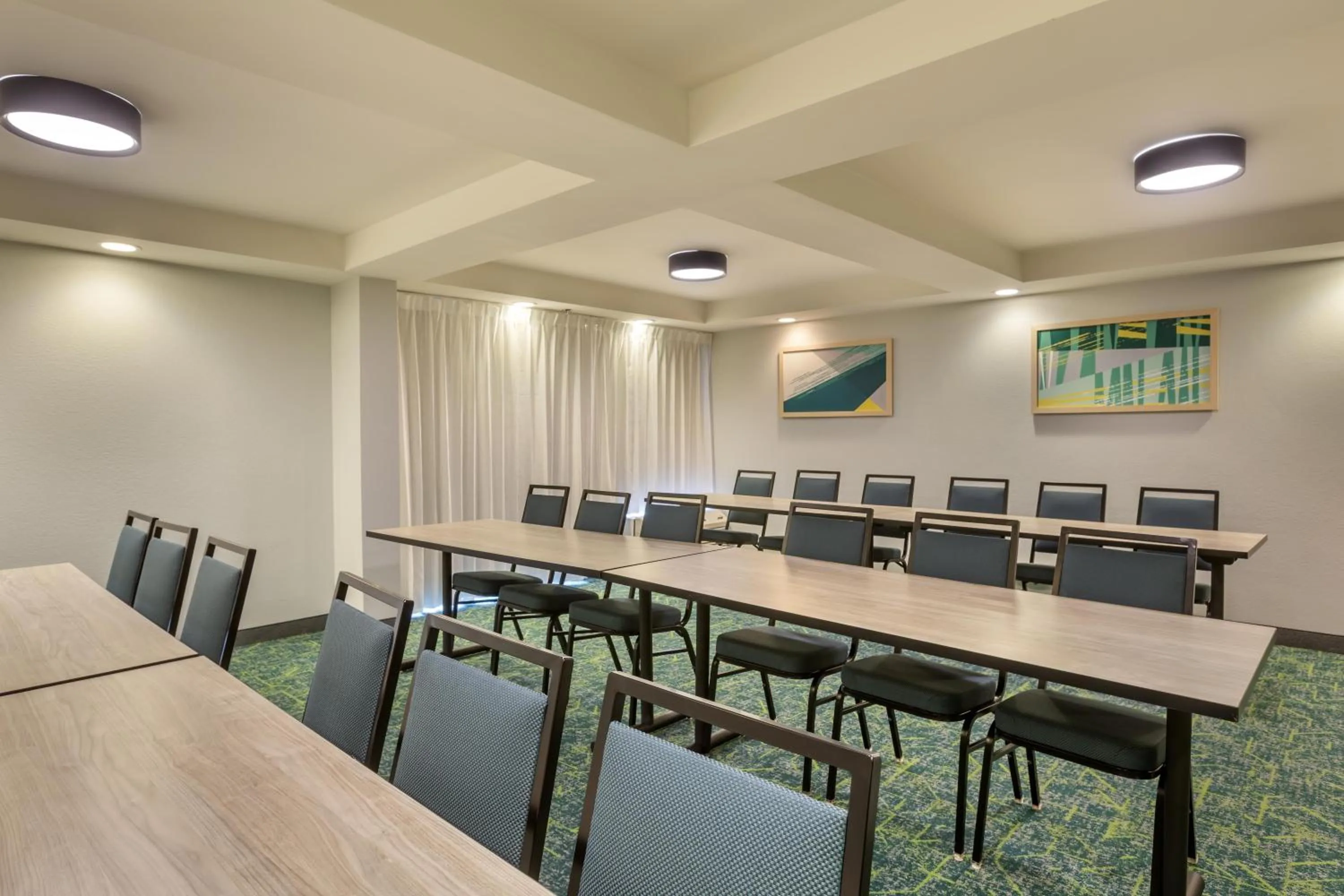 Meeting/conference room in Spark by Hilton Atlanta Airport South College Park