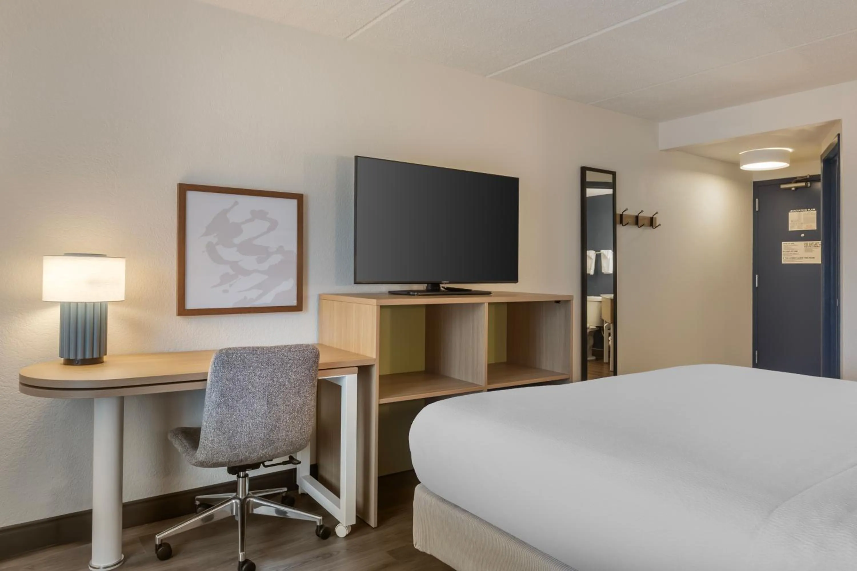 TV and multimedia, Bed in Spark by Hilton Atlanta Airport South College Park