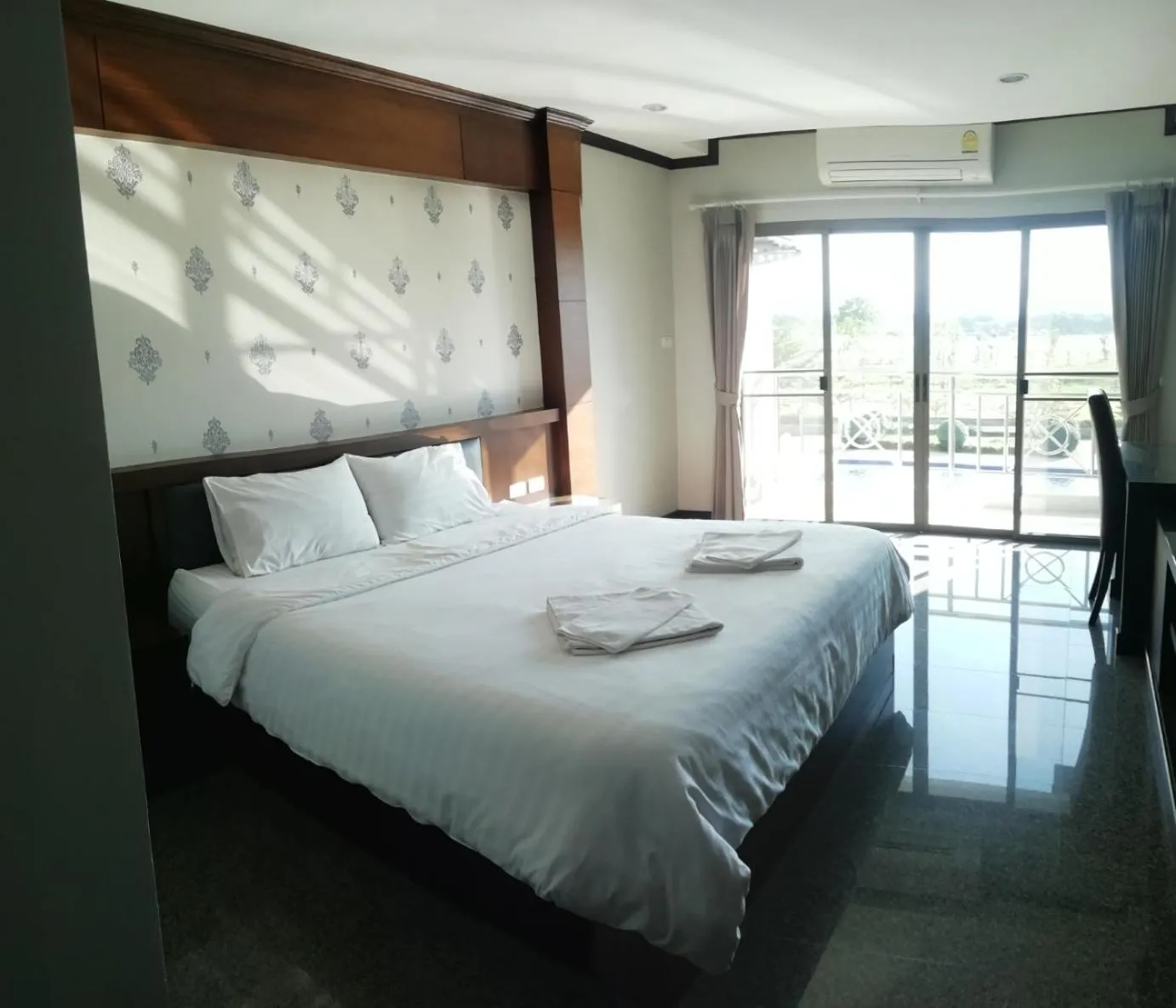 Bed in Green Hill Hotel Phayao