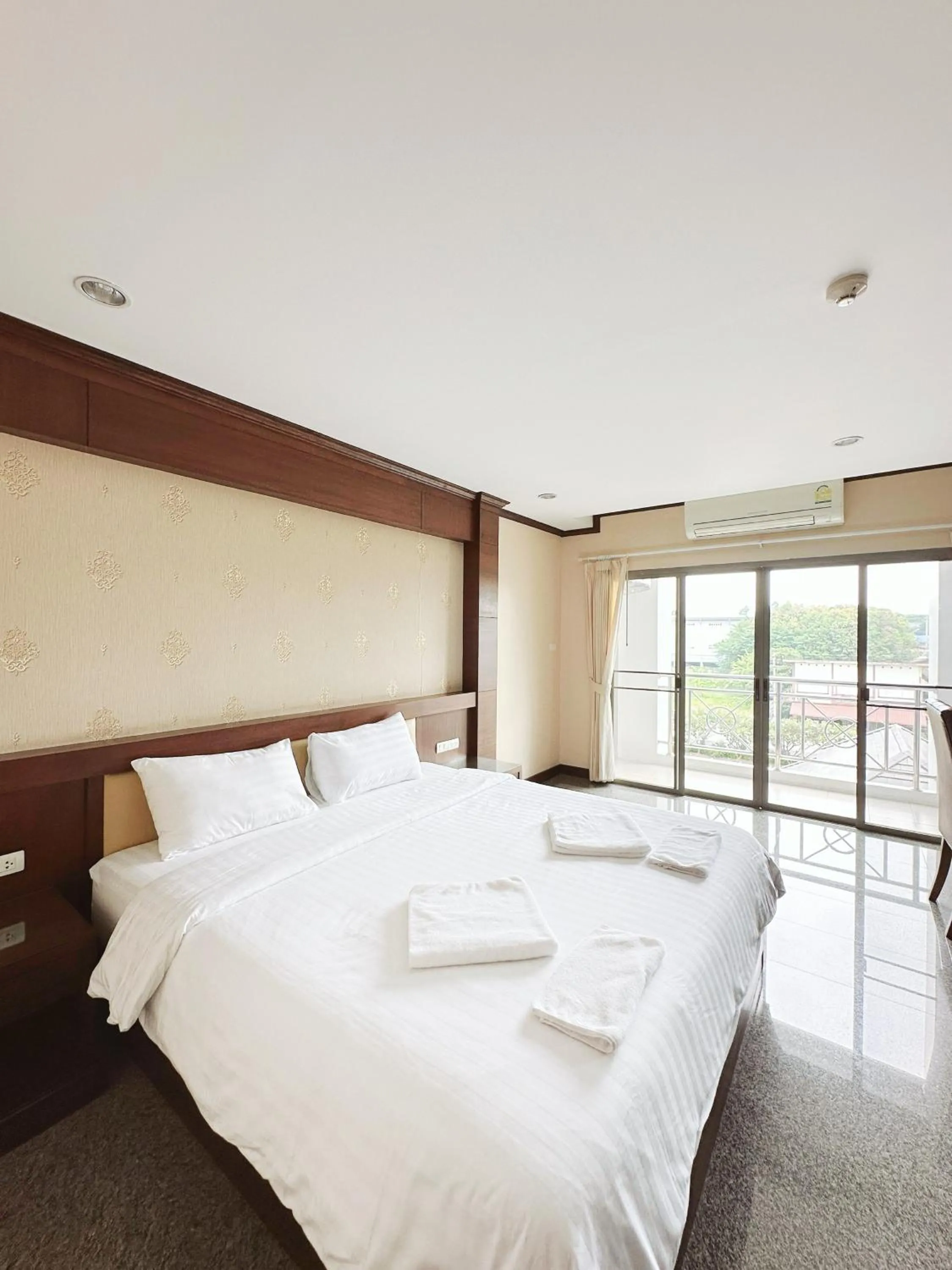Bed in Green Hill Hotel Phayao