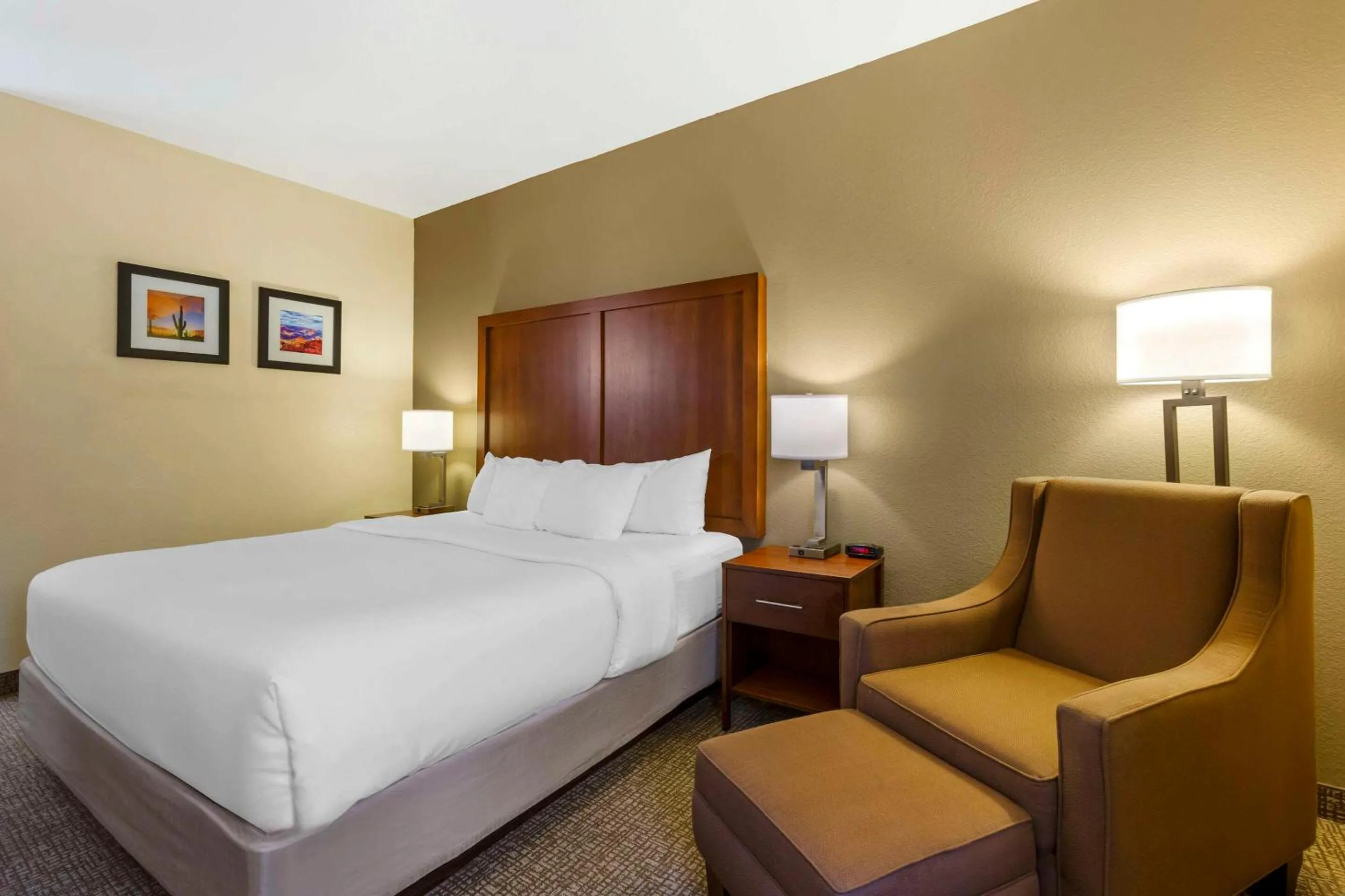 Bedroom, Bed in Comfort Inn Green Valley, Arizona