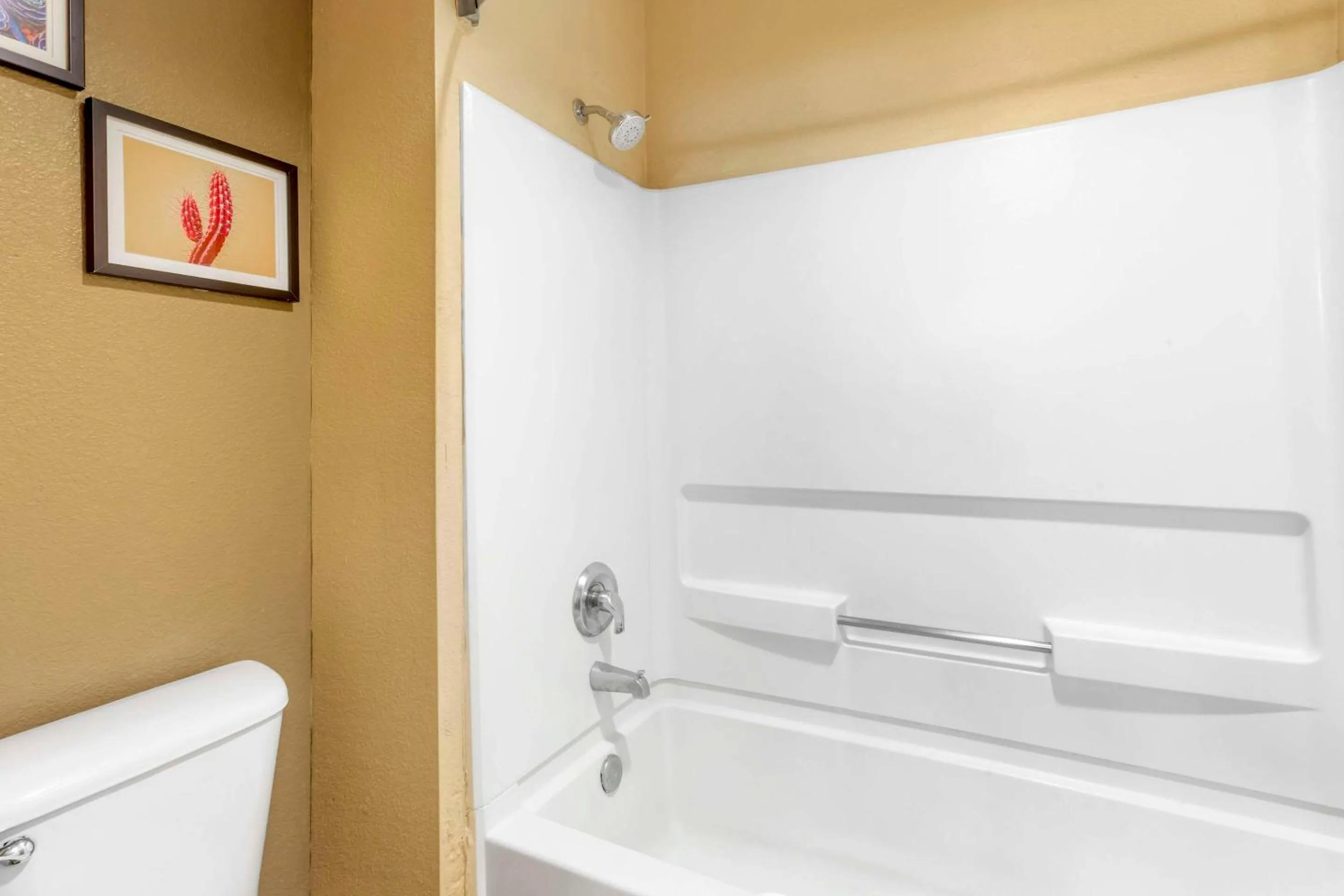 Bedroom in Comfort Inn Green Valley, Arizona