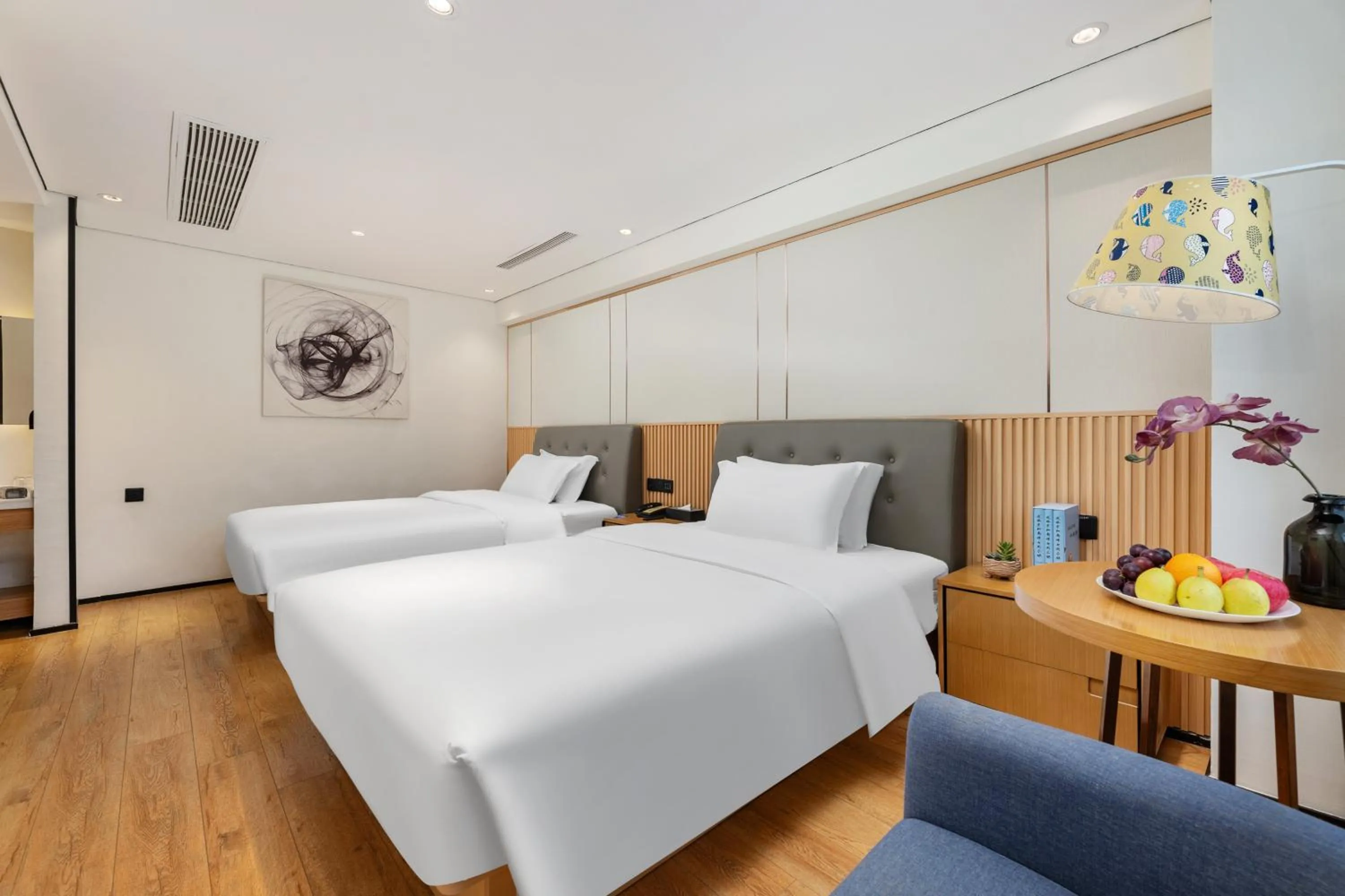 Photo of the whole room, Bed in Waito Hotel Yuexiu Park Guangzhou