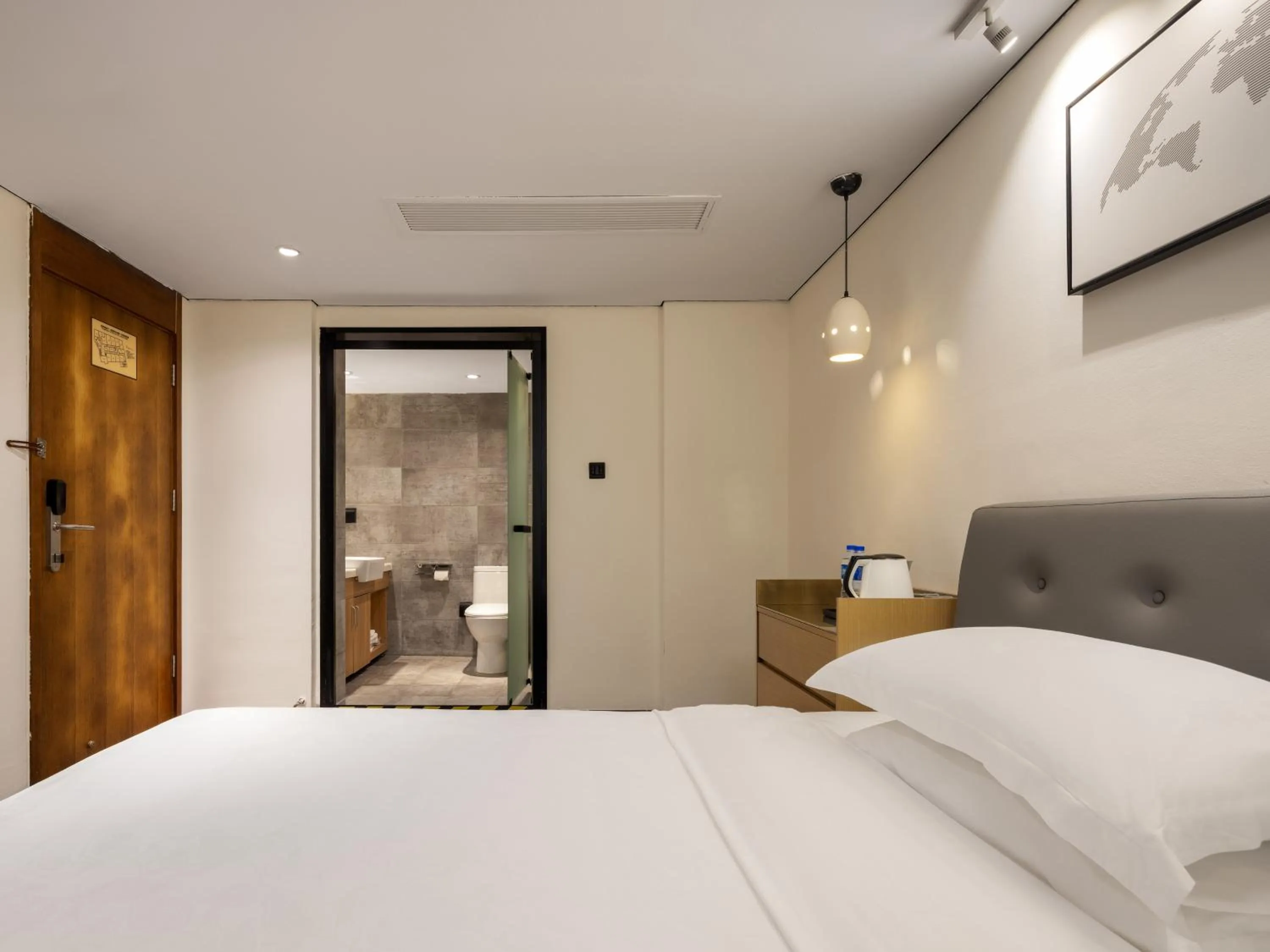 Photo of the whole room, Bed in Waito Hotel Yuexiu Park Guangzhou