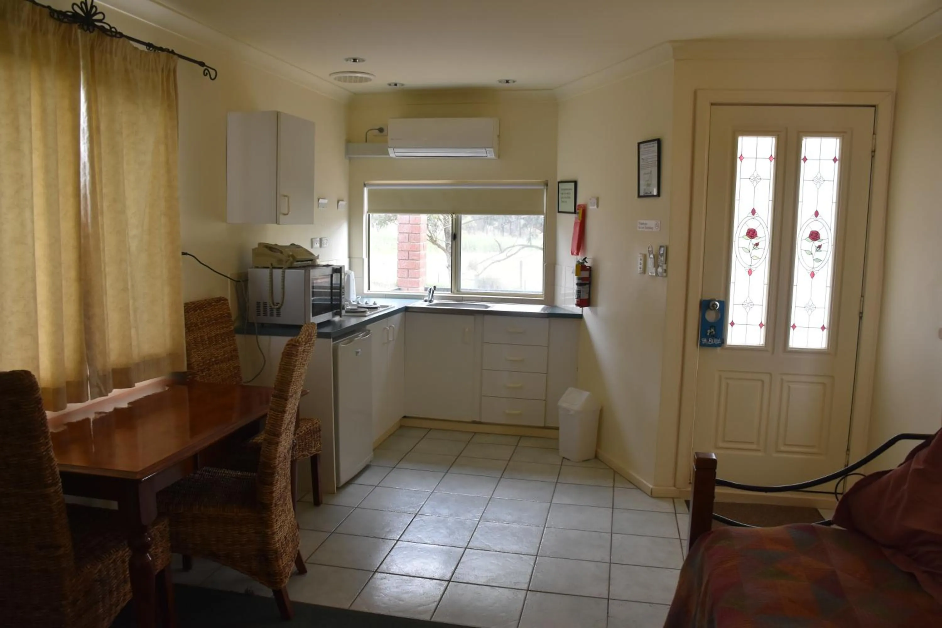 Kitchen or kitchenette in Mount Barker Valley Views Motel & Chalets, Western Australia