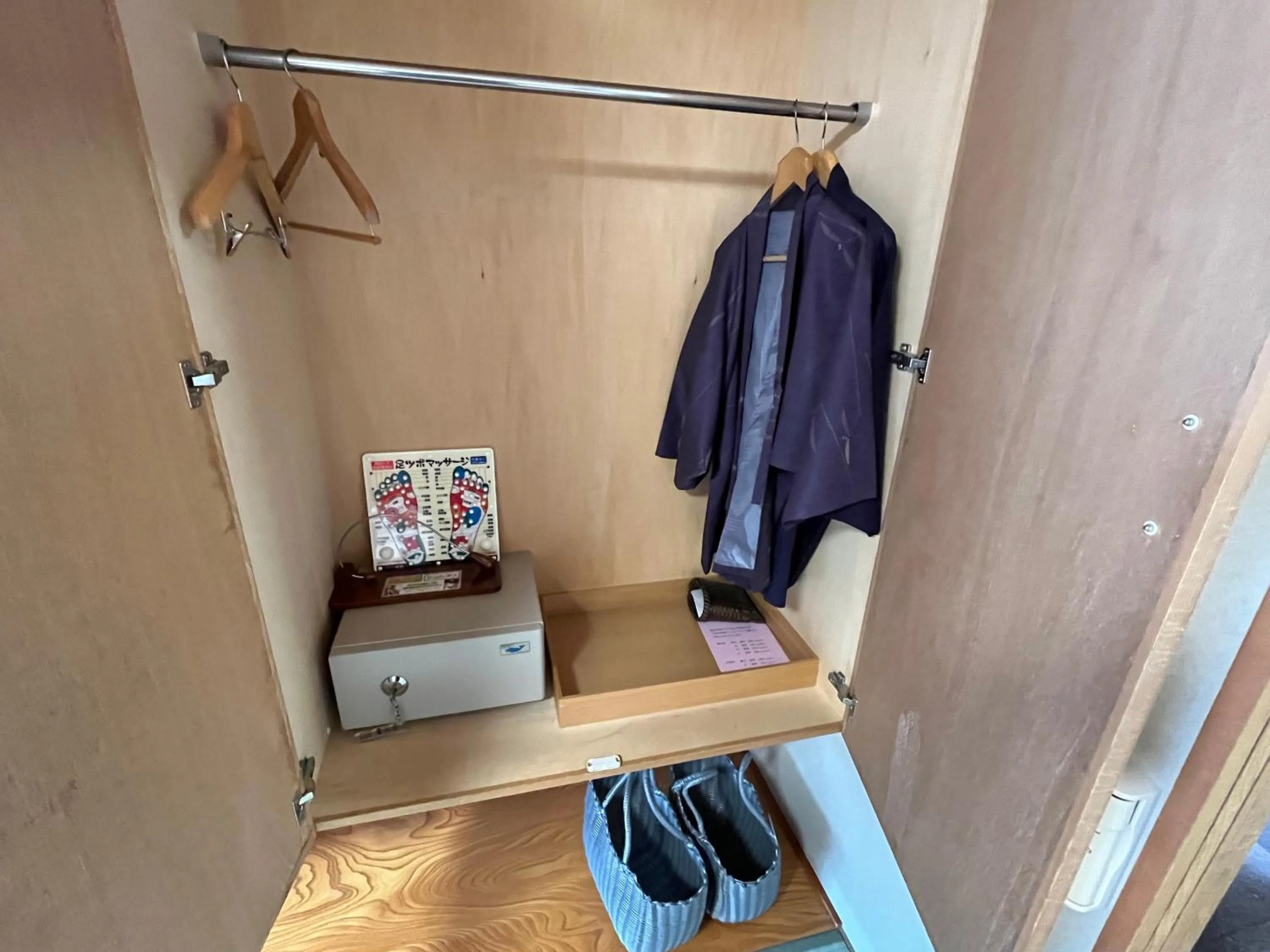 wardrobe in Takinoya Bekkan Tamanoyu