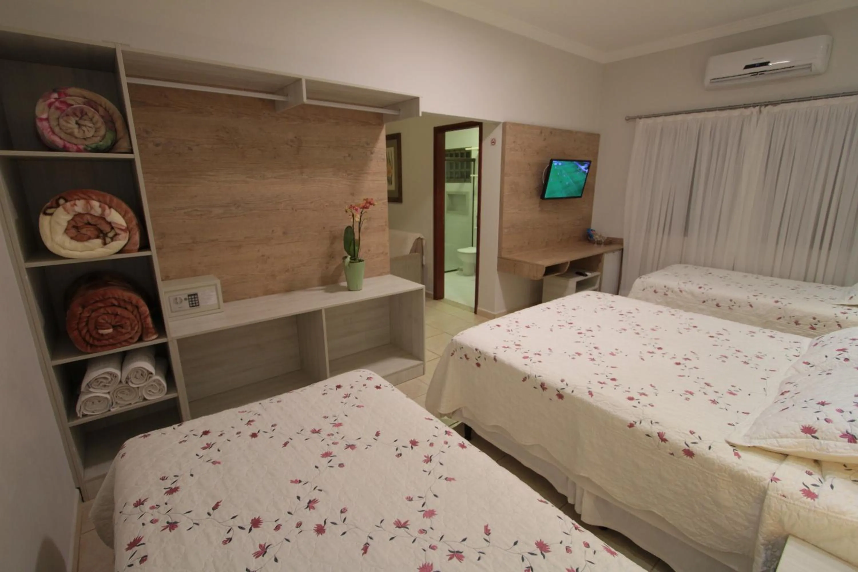 Photo of the whole room, Bed in Pousada Surucuá - Bonito MS