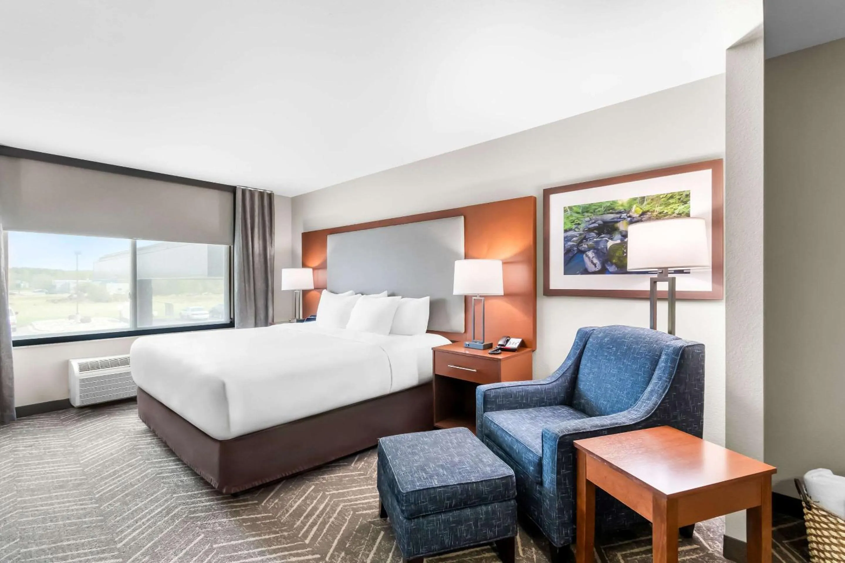 Bedroom, Bed in Comfort Inn & Suites Mountain Iron and Virginia