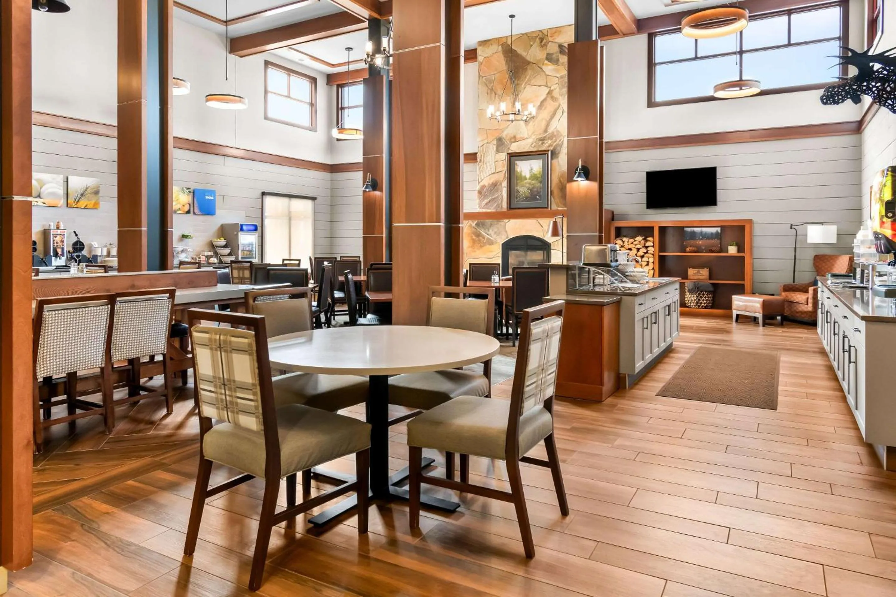 Breakfast in Comfort Inn & Suites Mountain Iron and Virginia